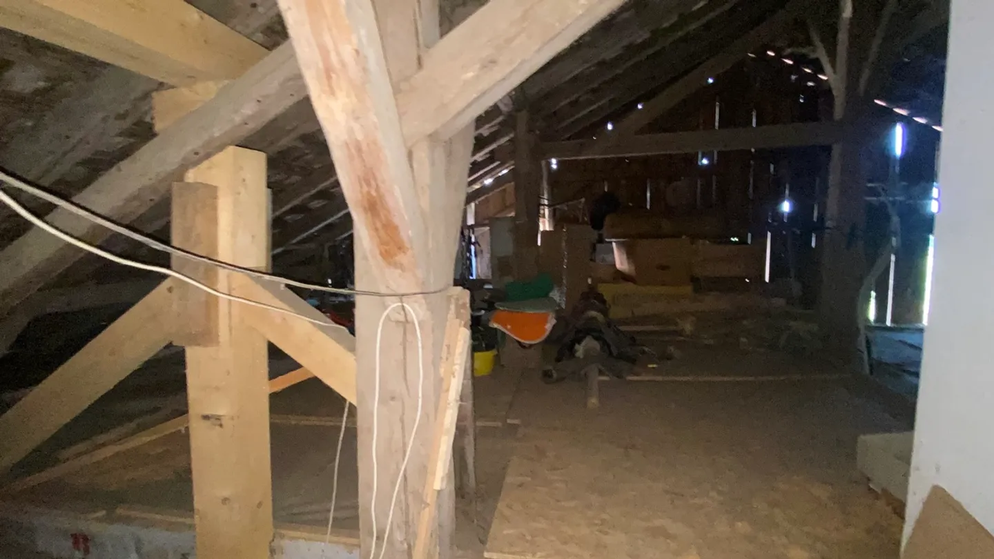 Mietgebäude mit 3 Wohnungen und einer geräumigen Scheune. - Foto 17 von 29