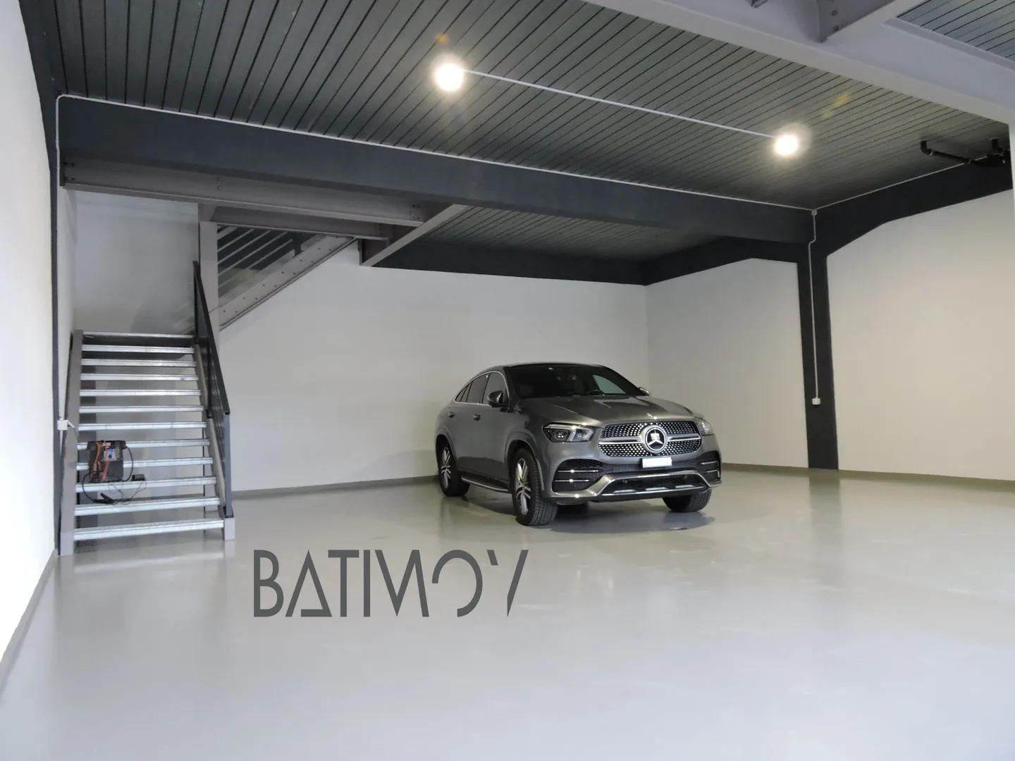 Industrielle Halle und Büro - Foto 1 von 6