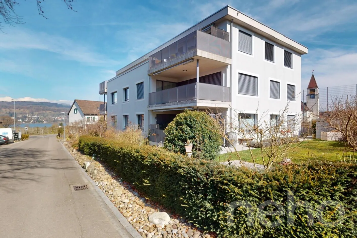 Appartement rénové avec vue sur le lac - Photo 2 sur 11