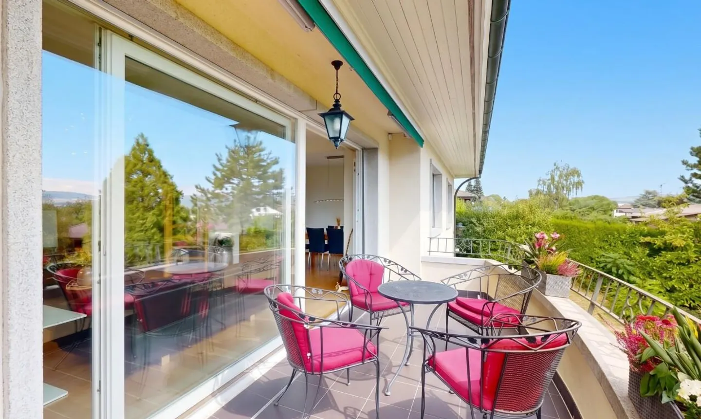 Stunning detached house with a view of Lake Geneva in Échandens - Photo 9 of 11