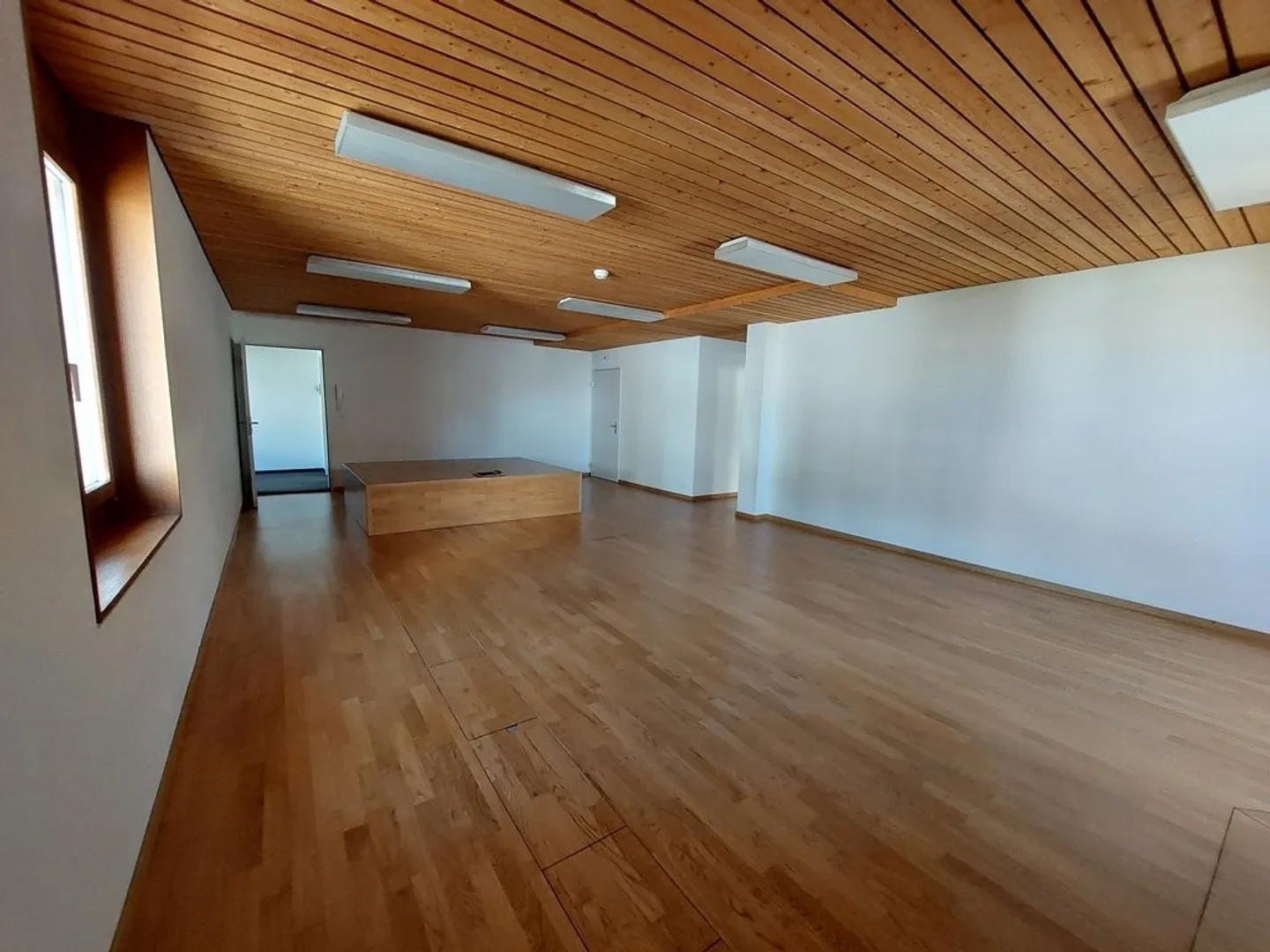 Large office on the 4th floor of 182m2 - Photo 4 of 11