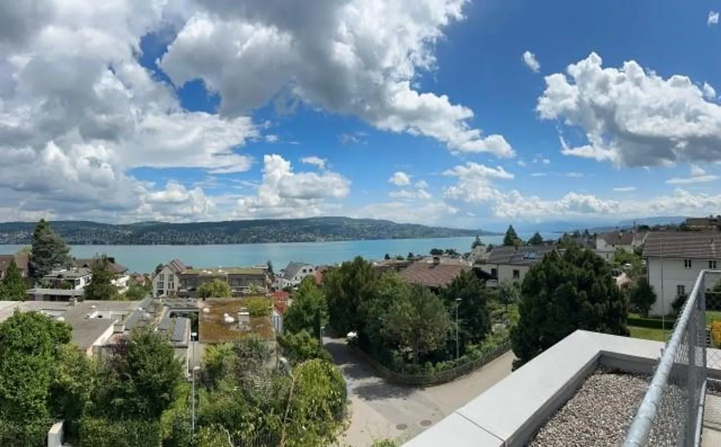 Casa indipendente da sogno in posizione ambita sulla riva sinistra del Lago di Zurigo - Foto 11 di 12