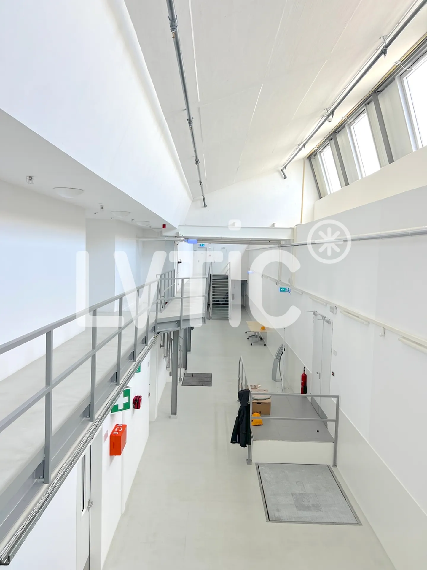 Industrielle Halle, Büros von 3300 m2 teilbar zur Miete in Avenches - Foto 6 von 10