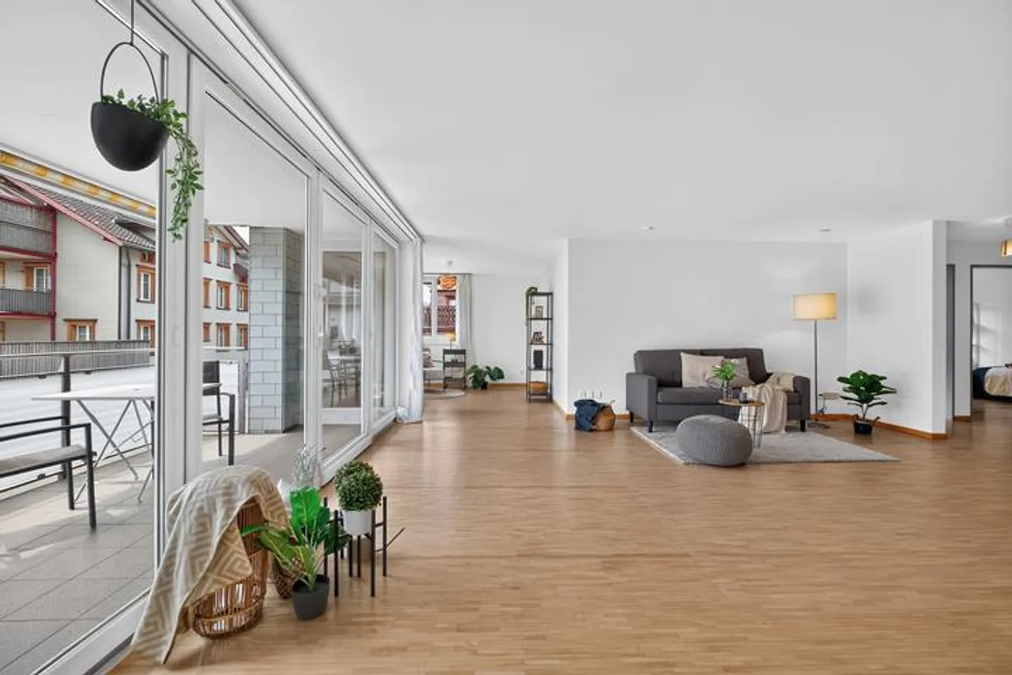 APPARTAMENTO ESCLUSIVO DI 4,5 STANZE CON UNA SENSAZIONE DI SPAZIO - Foto 1 di 8
