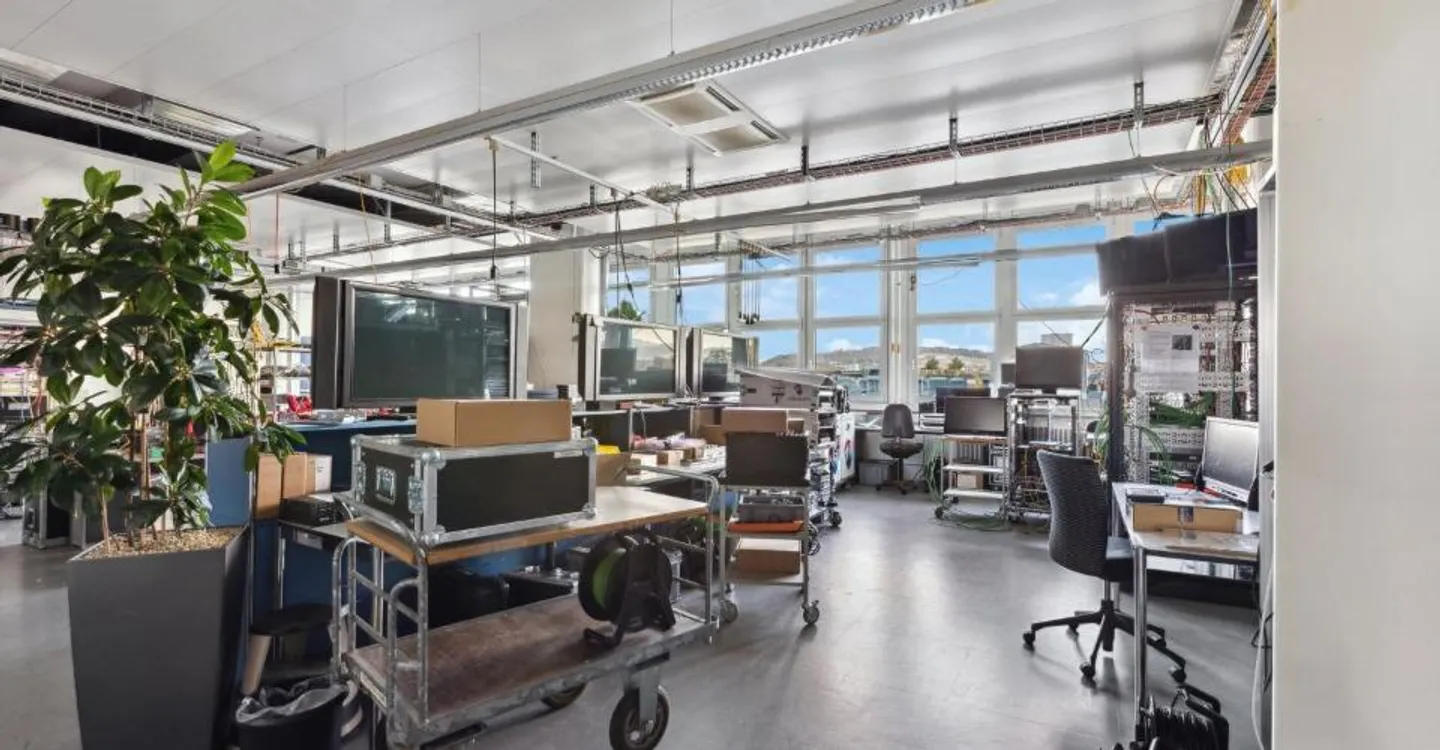 BIG Bern - spazi moderni per ufficio, laboratorio, magazzino o officina - Foto 3 di 11