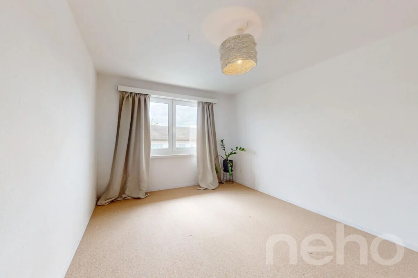 Spacious 6.5 Room Apartment on its Own Entire Floor! - Photo 11 of 12