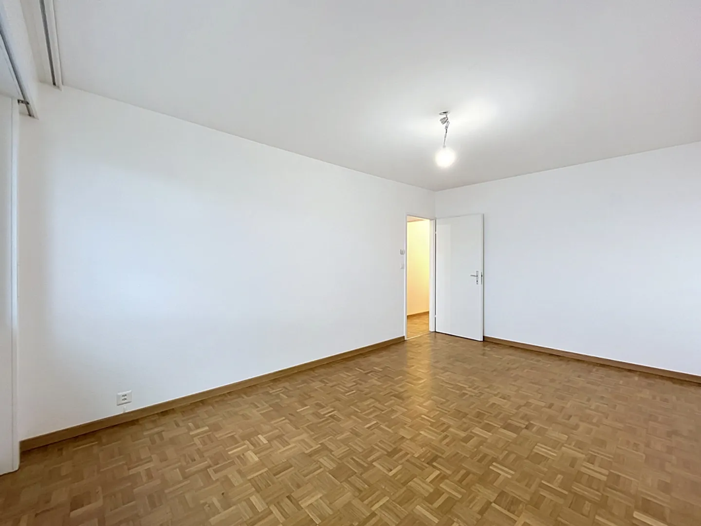3.5 Room Apartment - Photo 7 of 12