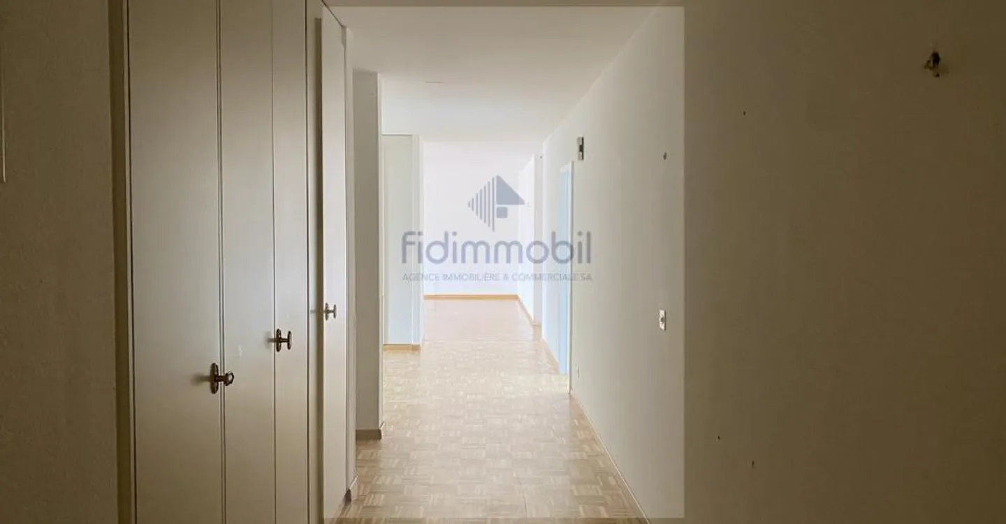 Wohnung mit einer Fläche von 144m2 zur Miete für Wohnzwecke oder Büros - Foto 3 von 10