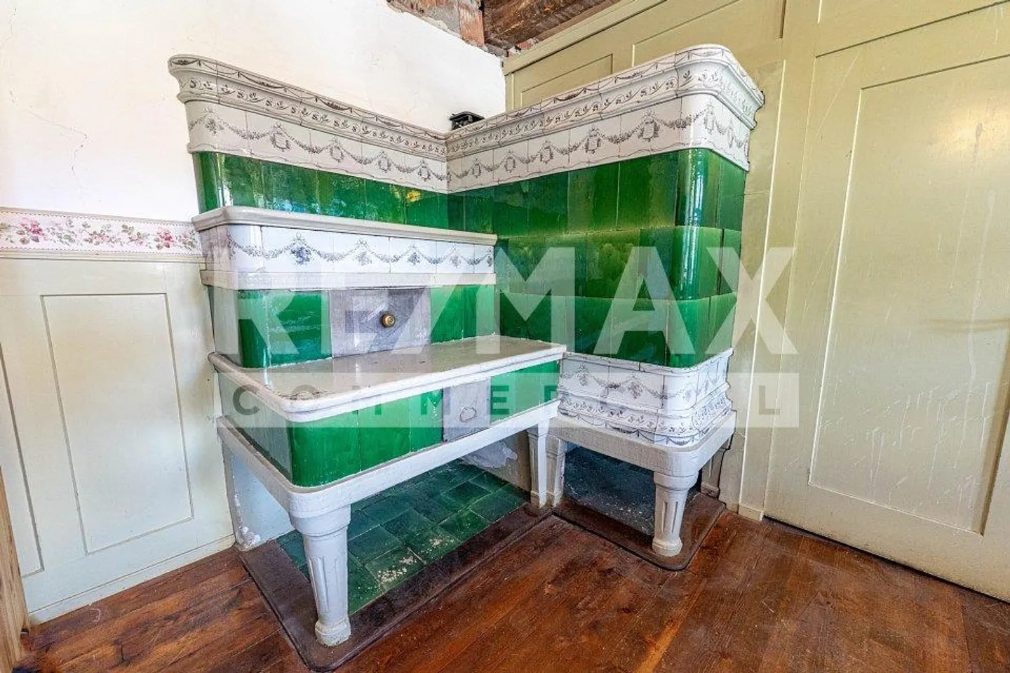 PREZZO TRATTABILE: Complesso edilizio spazioso con molte possibilità - Foto 12 di 13