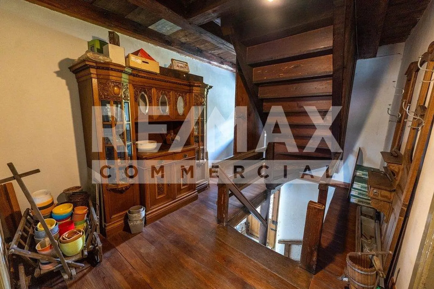 PREZZO TRATTABILE: Complesso edilizio spazioso con molte possibilità - Foto 13 di 13