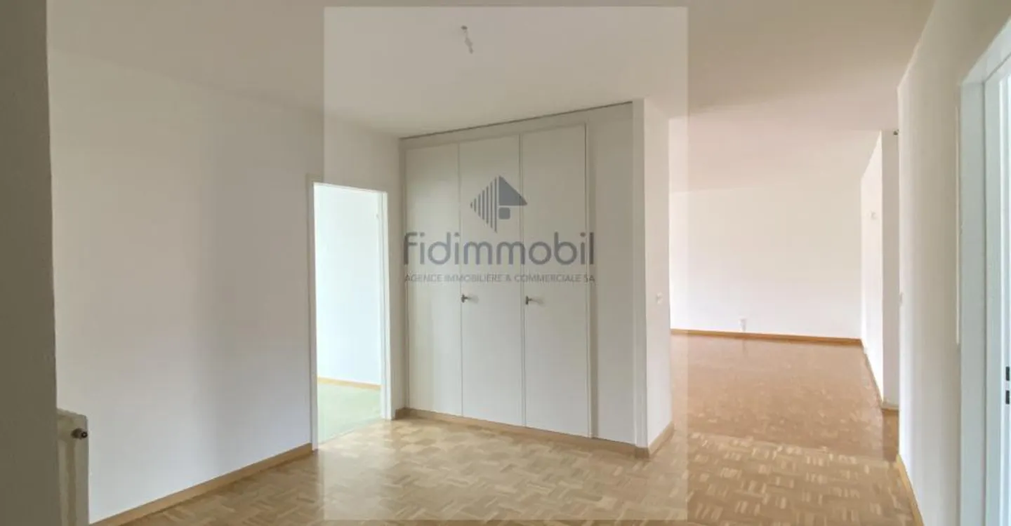 Wohnung mit einer Fläche von 144m2 zur Miete für Wohnzwecke oder Büros - Foto 4 von 10
