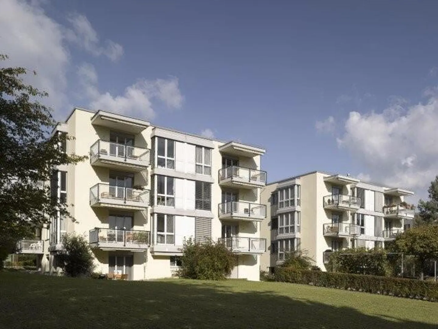 RENT WITHOUT DEPOSIT - Comfortable Living in the Heart of Höngg - Photo 1 of 7