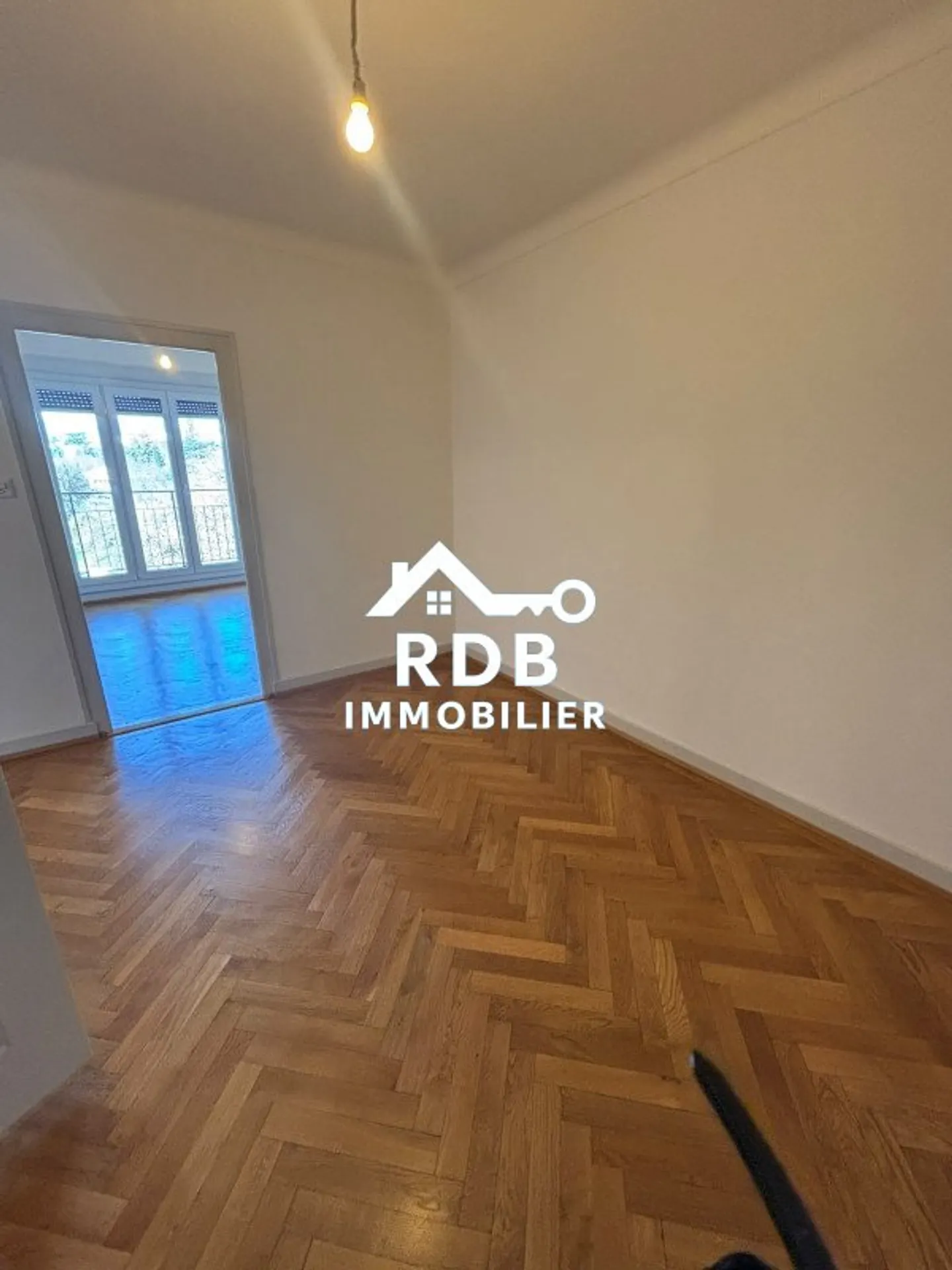 Appartement de 3,5 pièces au 5ème étage situé à Genève 1202 - Photo 2 sur 12