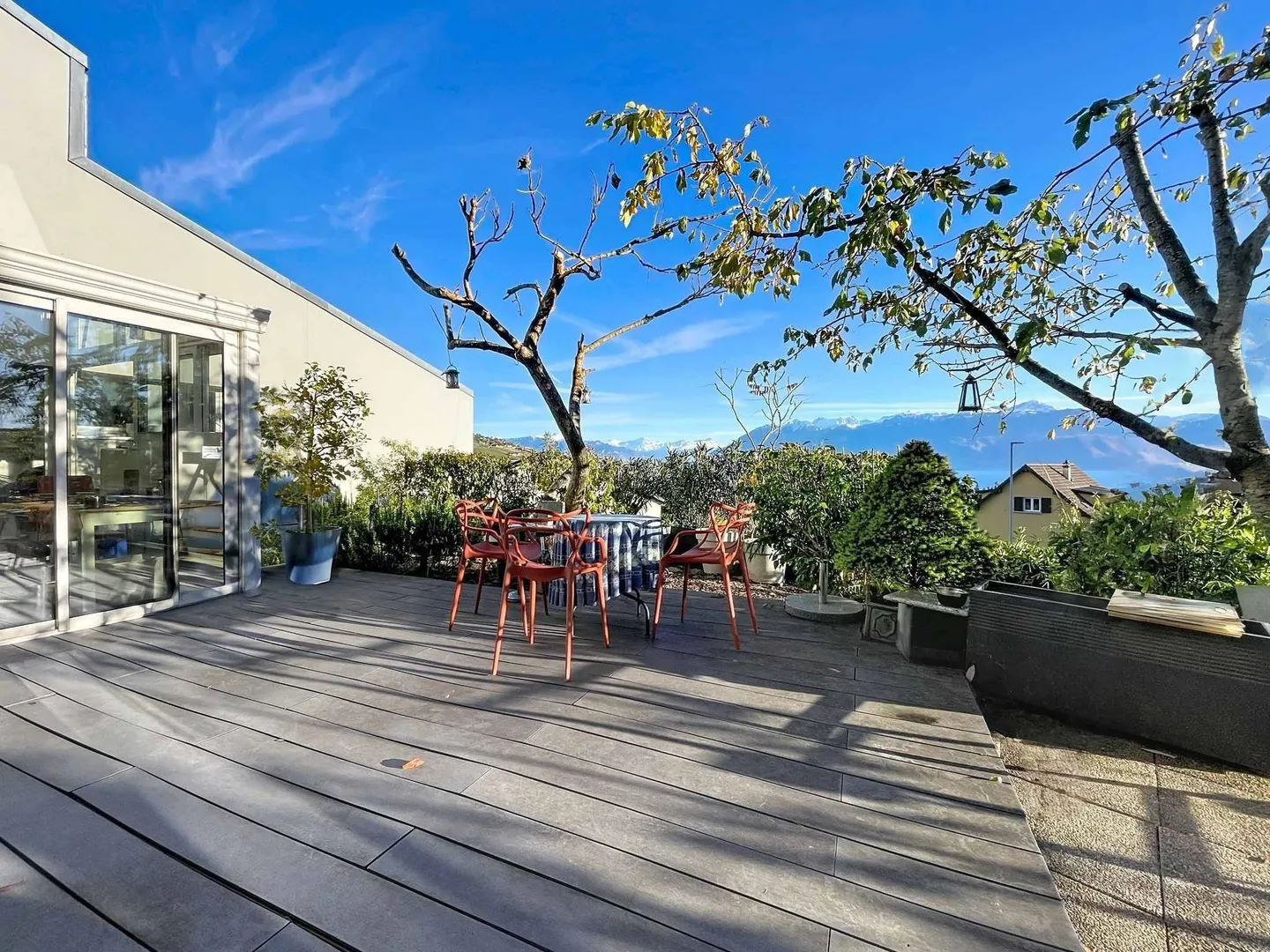 Charming Apartment with Lake View - Photo 1 of 11