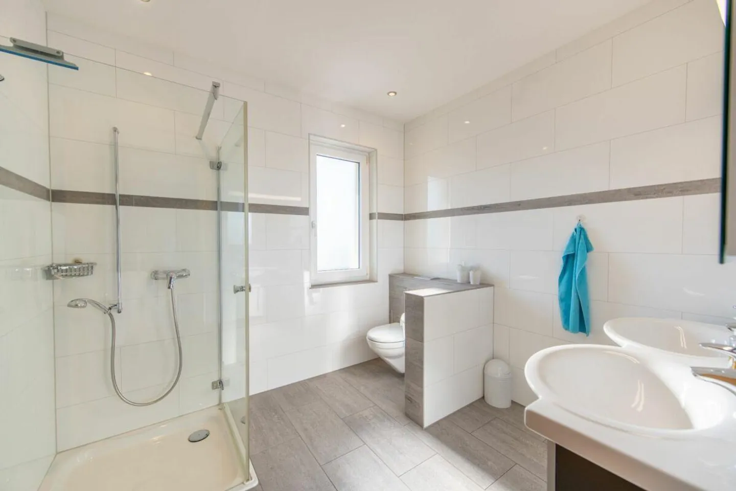 Lebensqualität pur: Freistehendes Einfamilienhaus mit Pool und Garten - Foto 15 von 23