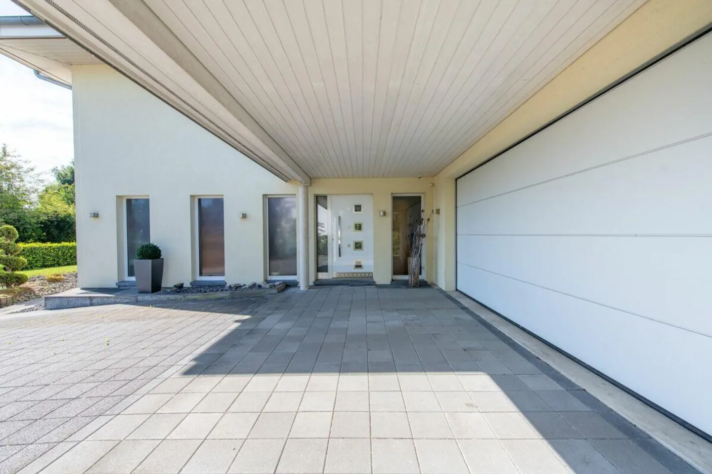 Lebensqualität pur: Freistehendes Einfamilienhaus mit Pool und Garten - Foto 20 von 23