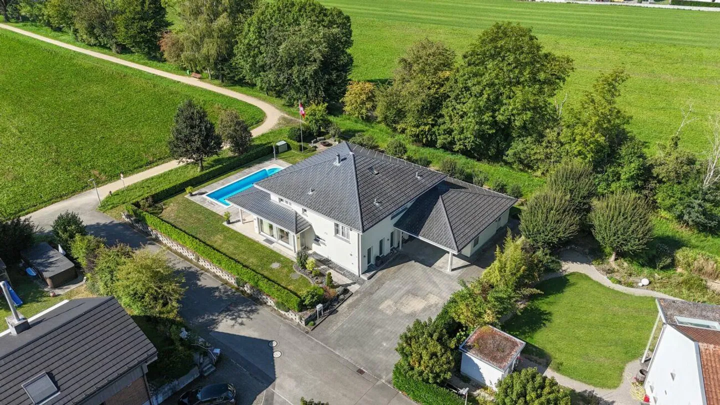 Lebensqualität pur: Freistehendes Einfamilienhaus mit Pool und Garten - Foto 22 von 23