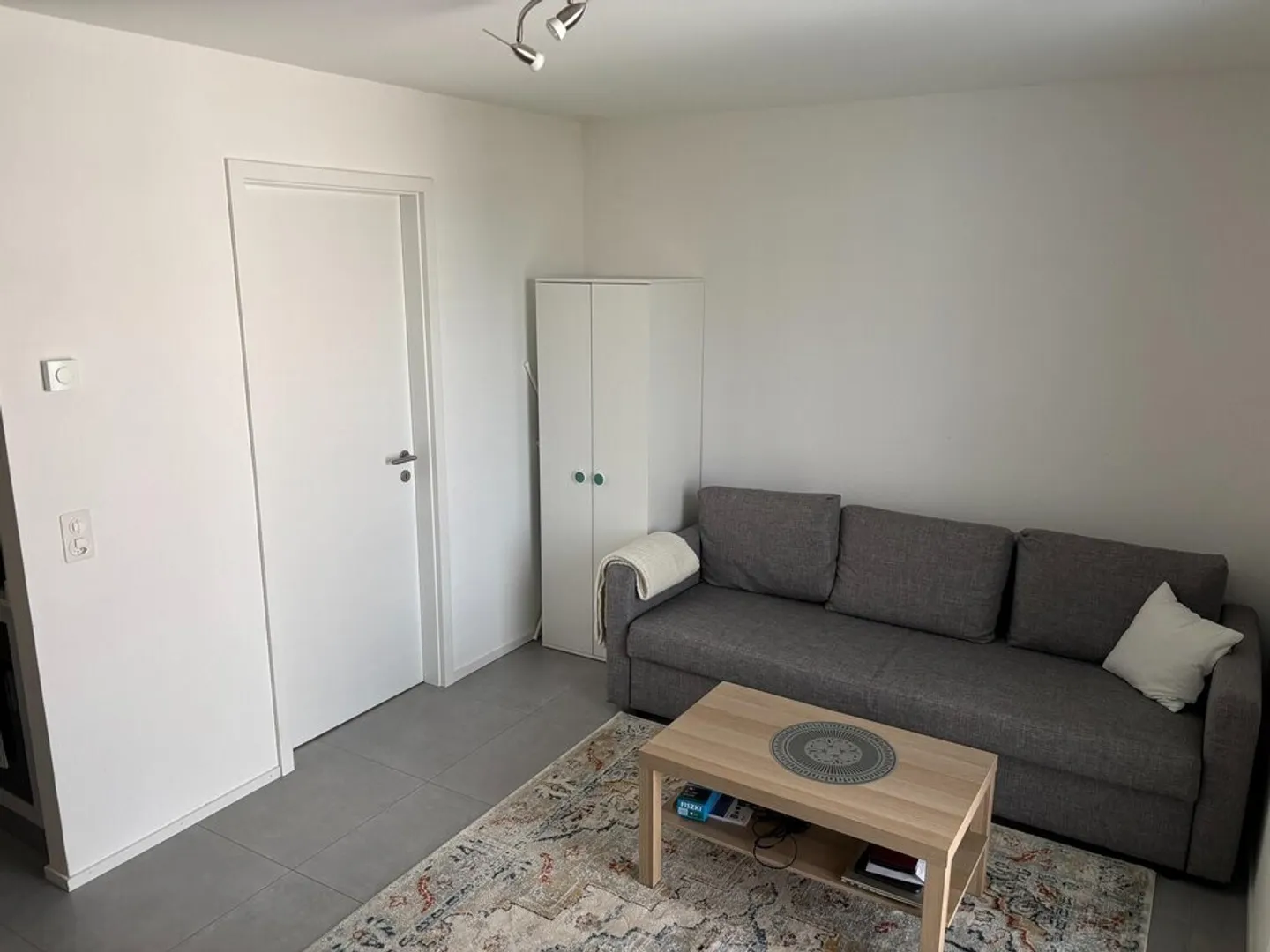Studio in the Jonchets district - Photo 3 of 8