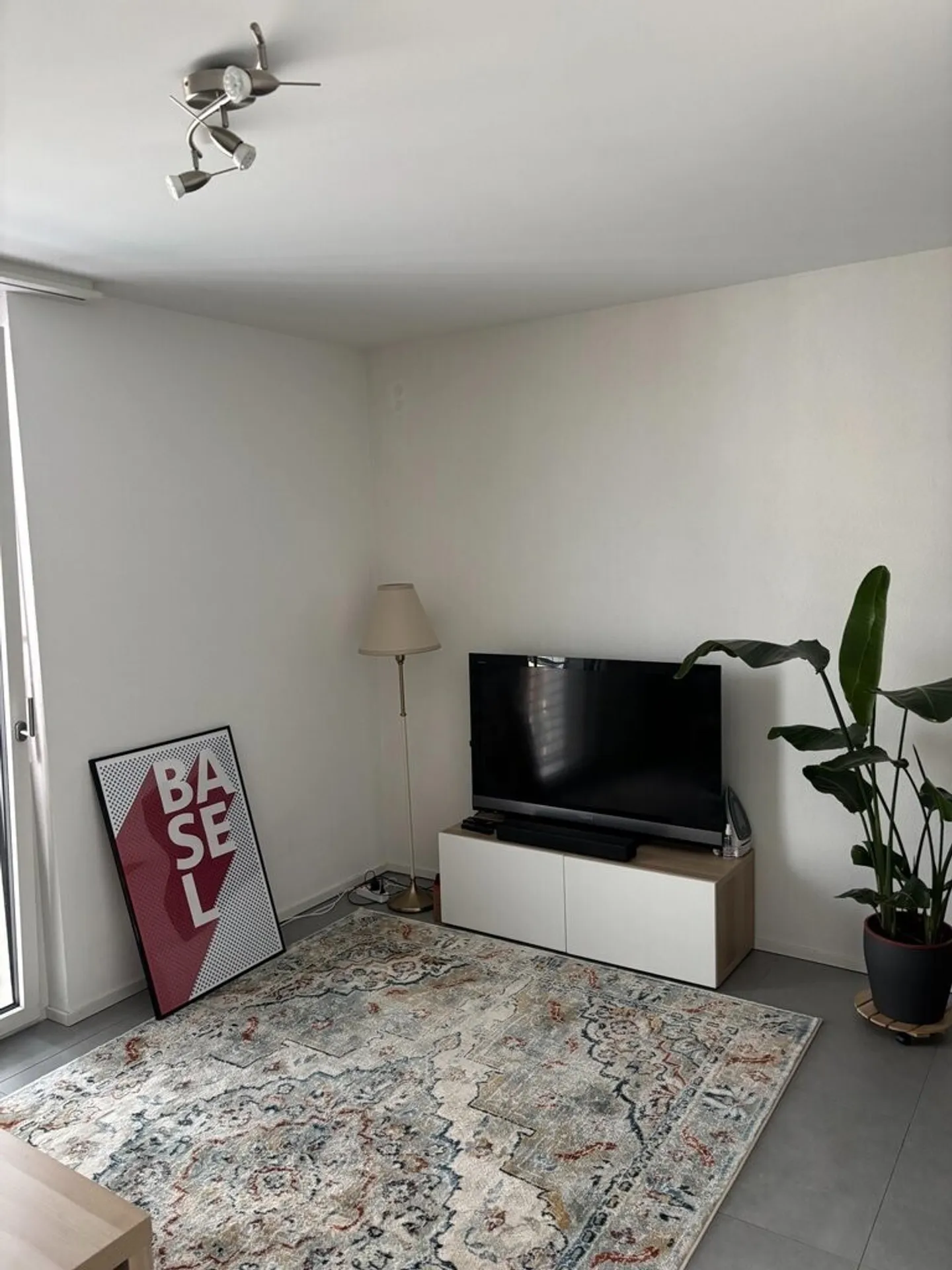 Studio in the Jonchets district - Photo 2 of 8