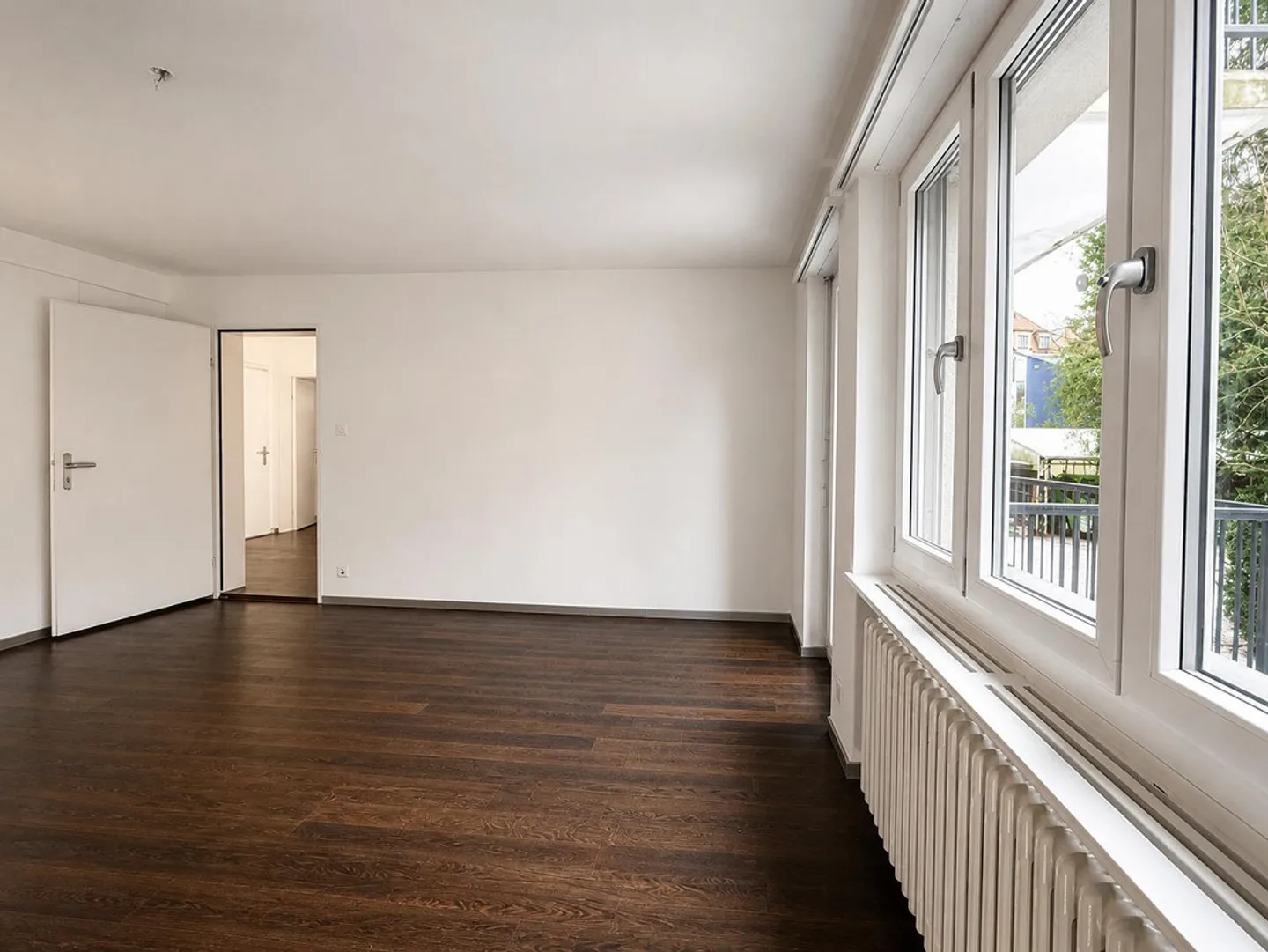 Modern 2.5-room apartment in a central location - Photo 2 of 9