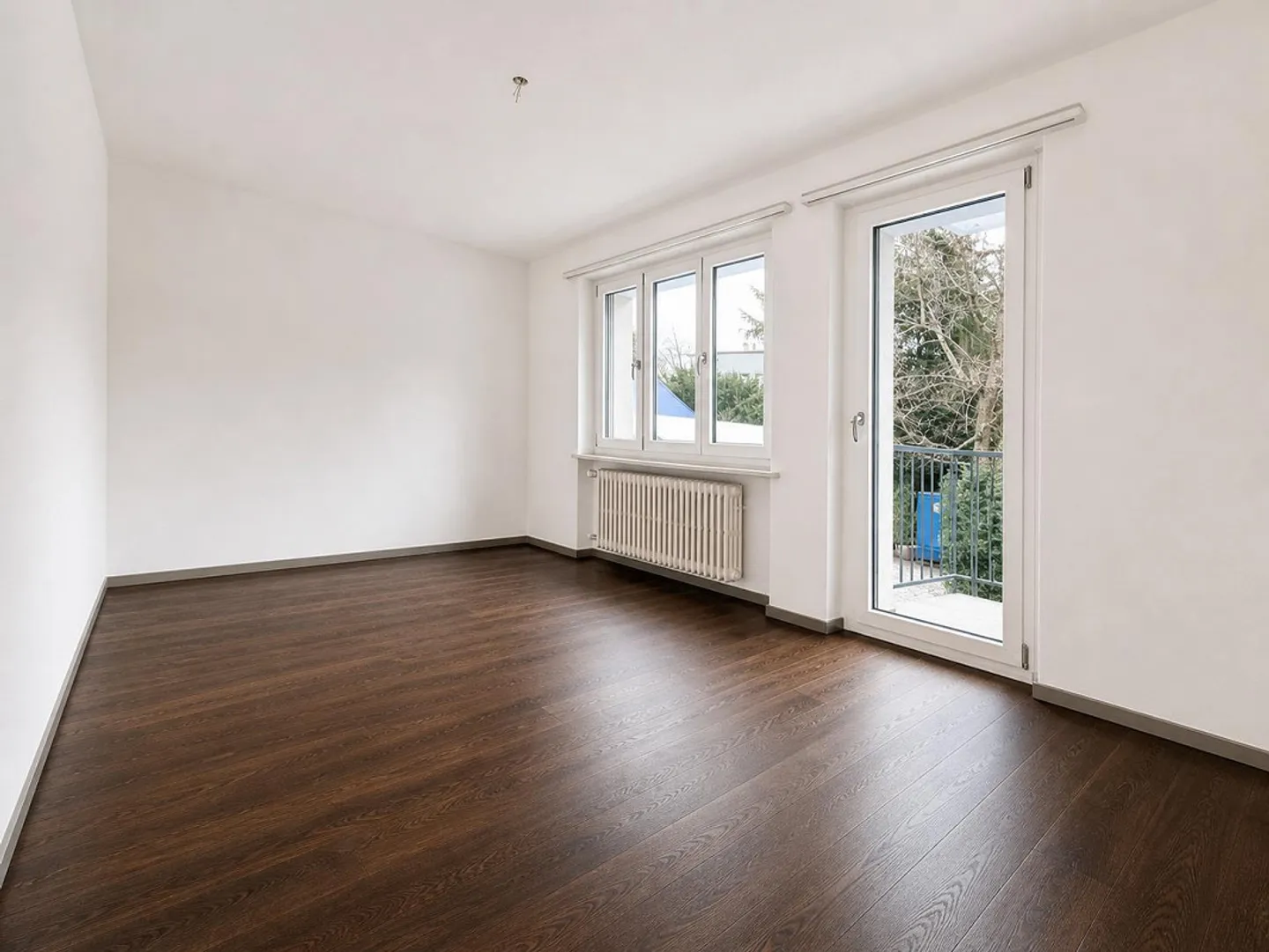 Modern 2.5-room apartment in a central location - Photo 4 of 9