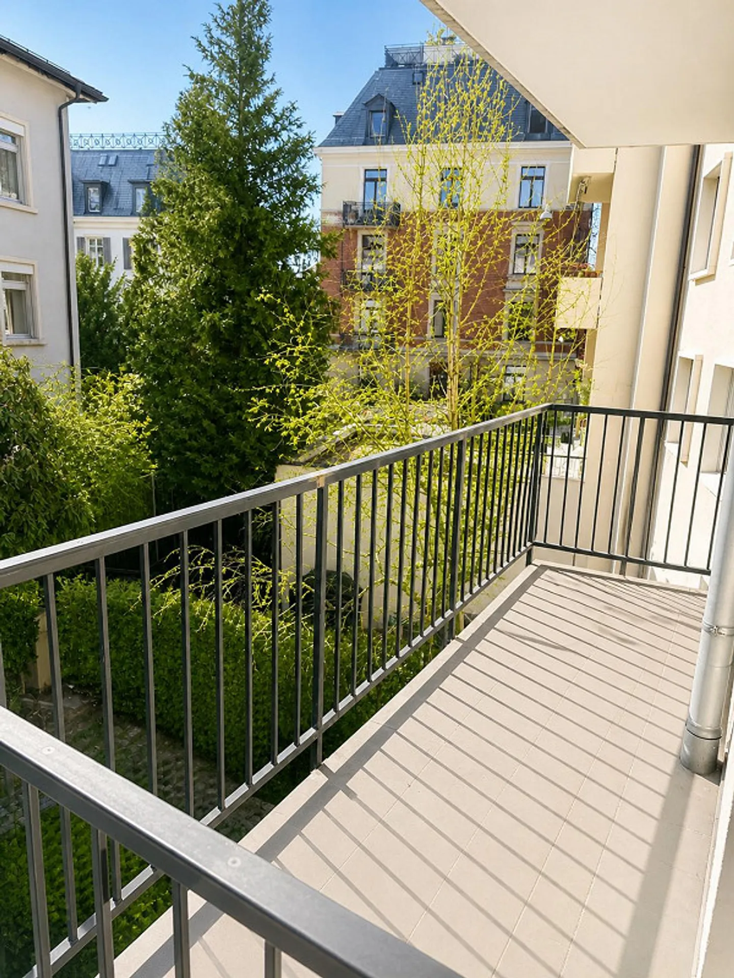 Modern 2.5-room apartment in a central location - Photo 7 of 9