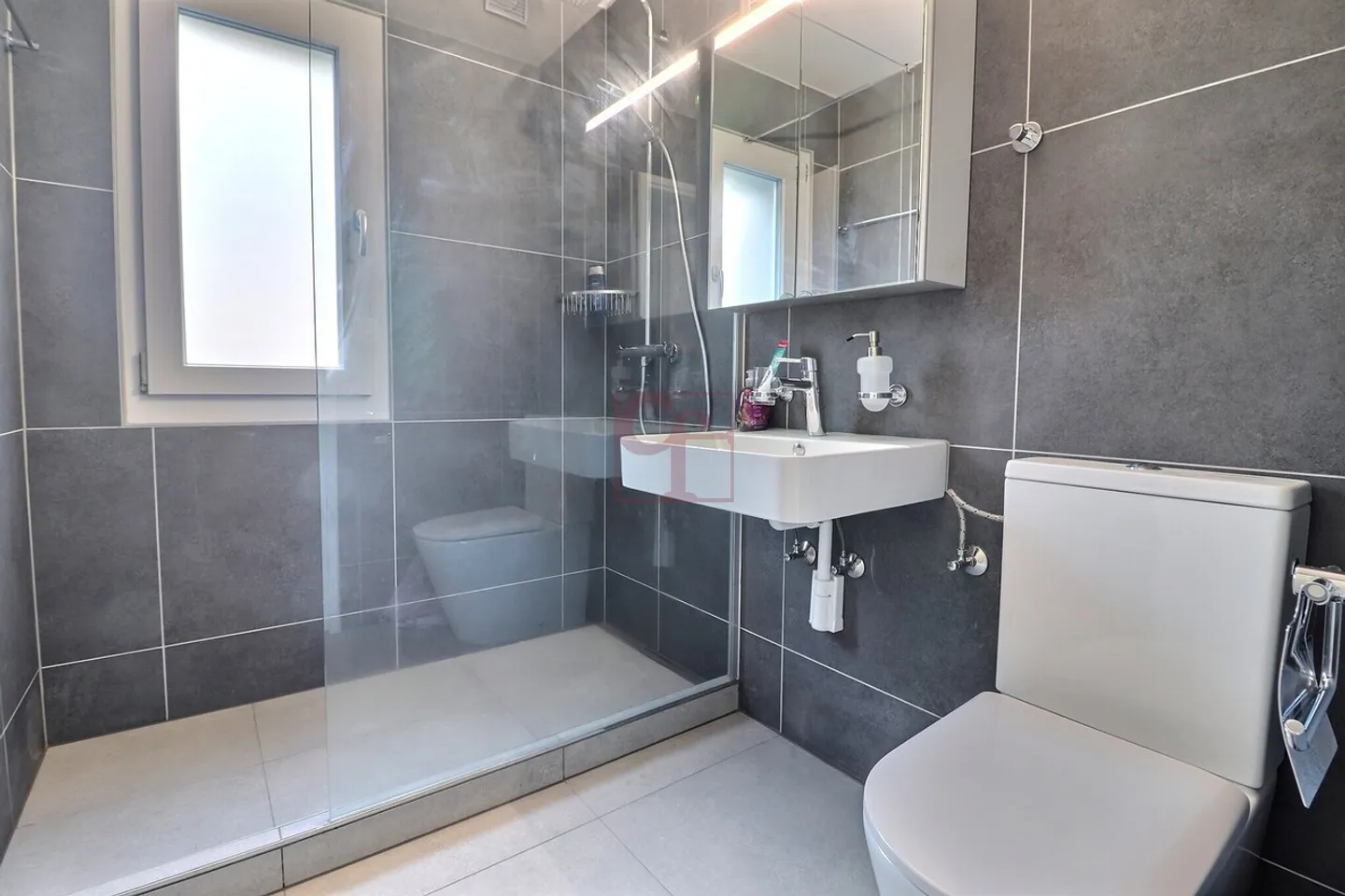 Magnifique appartement 4.5 pièces entièrement rénové  - Photo 4 sur 14