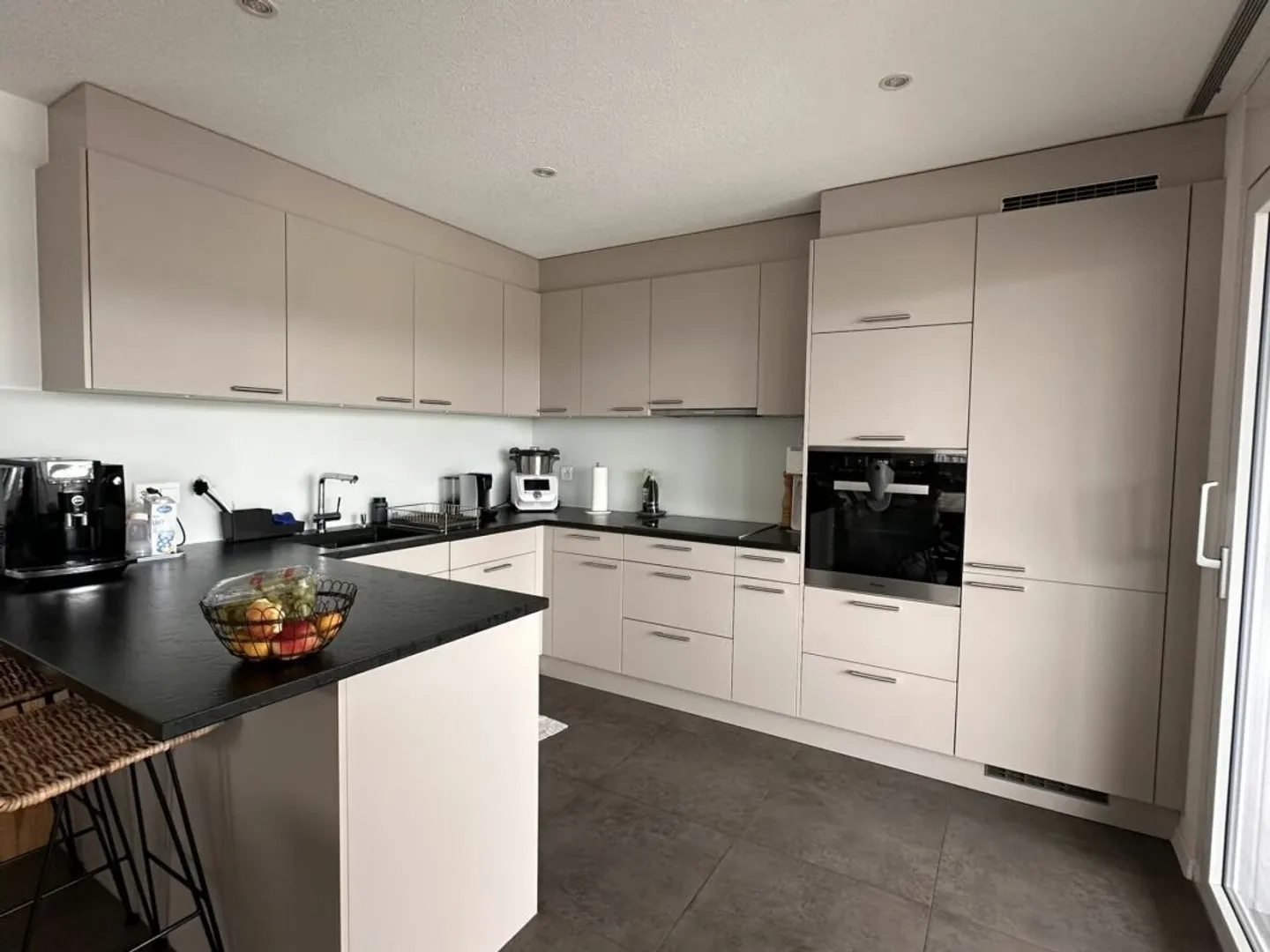 Appartement spacieux avec balcon - Photo 1 sur 13