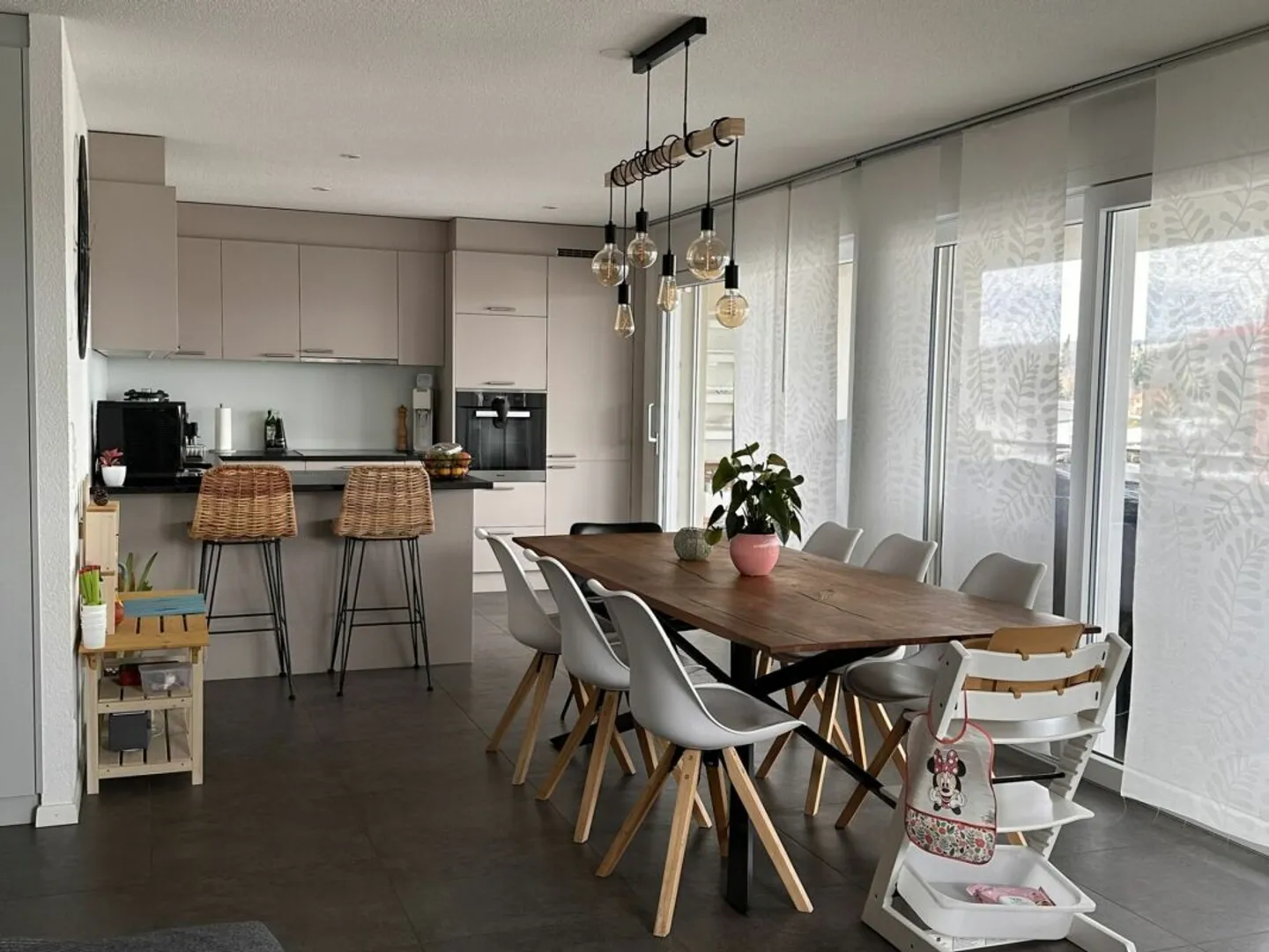 Appartement spacieux avec balcon - Photo 2 sur 13