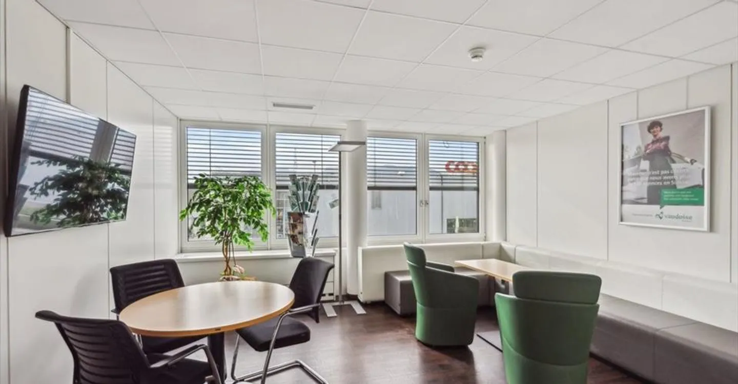 Bureau spacieux près des axes - Photo 6 sur 10