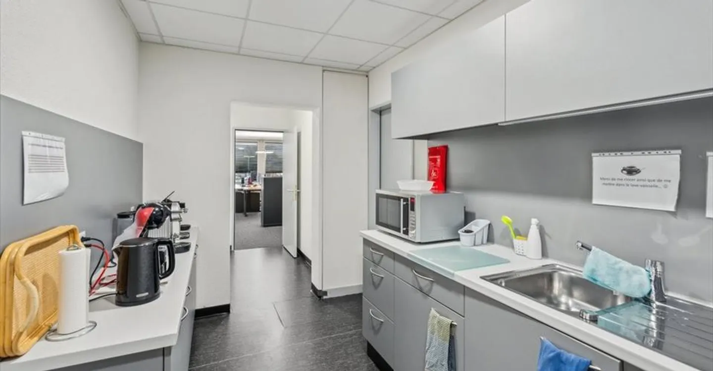 Bureau spacieux près des axes - Photo 7 sur 10