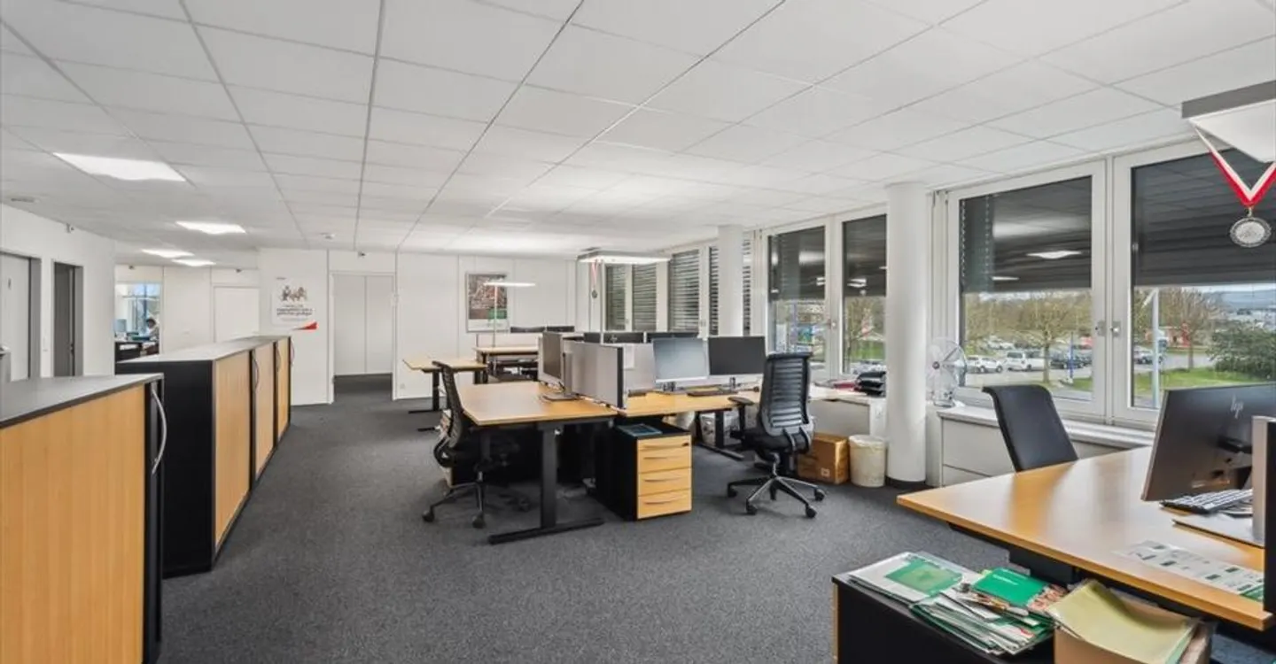 Bureau spacieux près des axes - Photo 3 sur 10