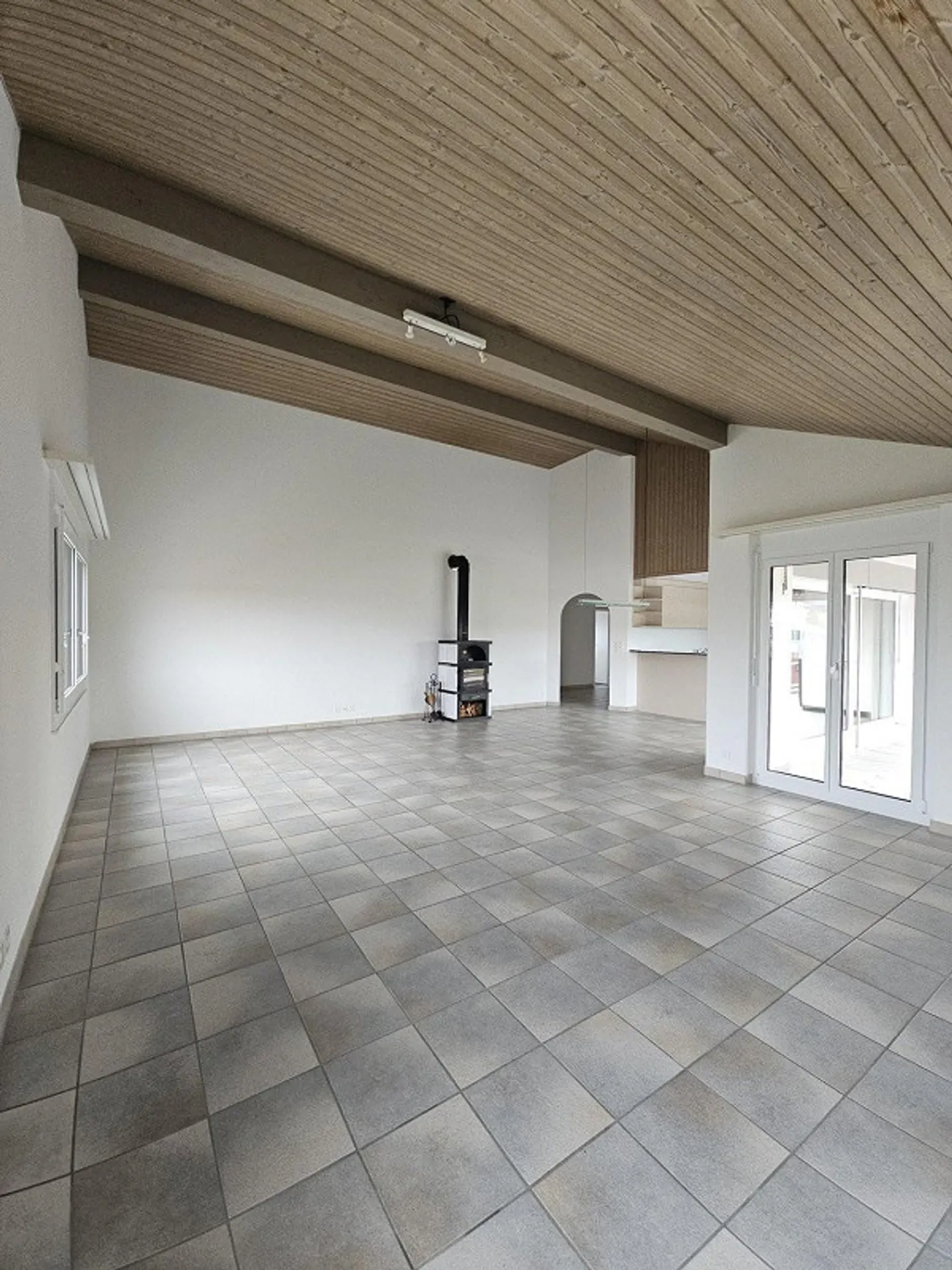 Newly renovated living happiness: Great 5.5-room apartment with mountain view - Photo 1 of 13
