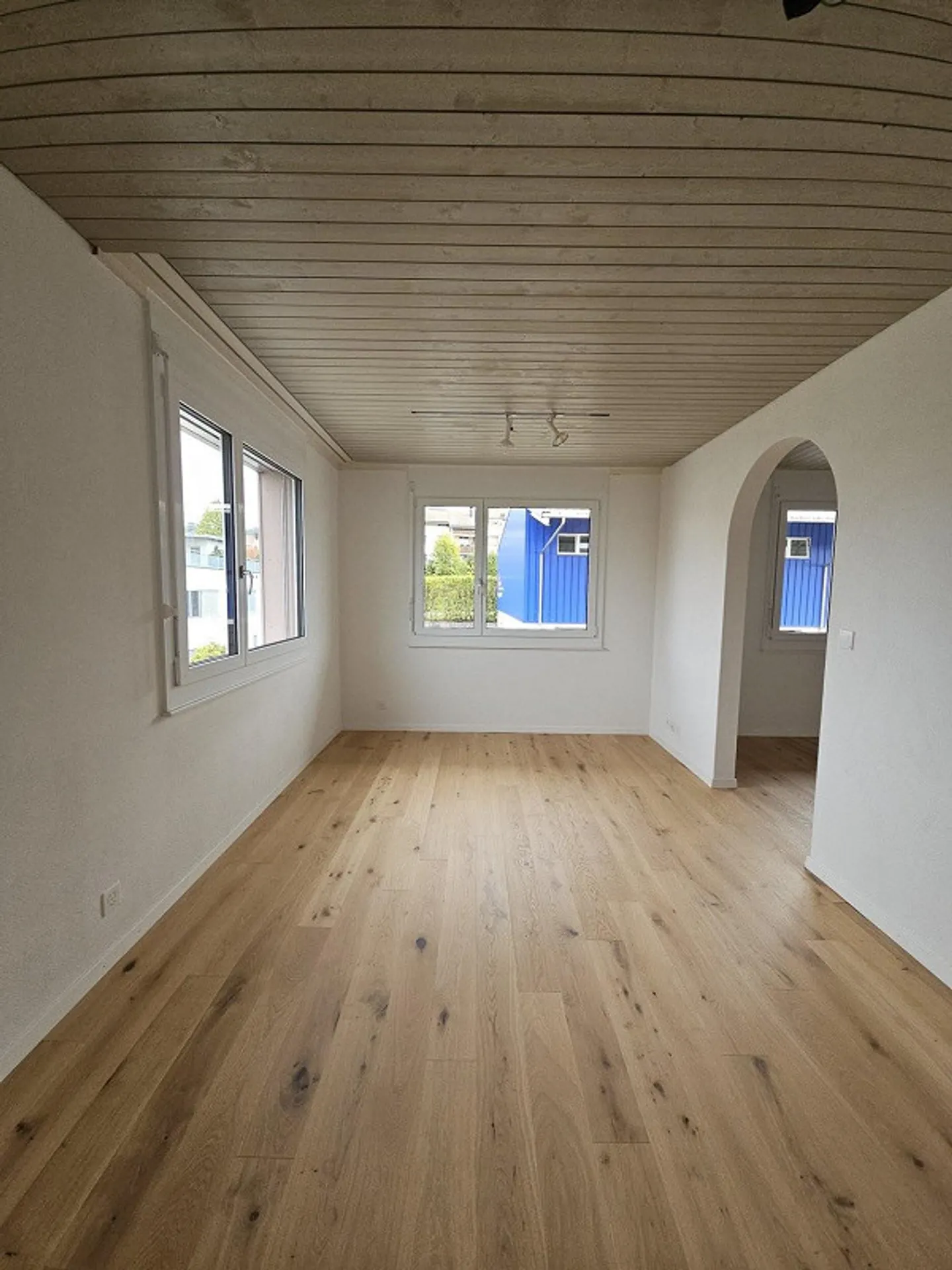 Newly renovated living happiness: Great 5.5-room apartment with mountain view - Photo 3 of 13