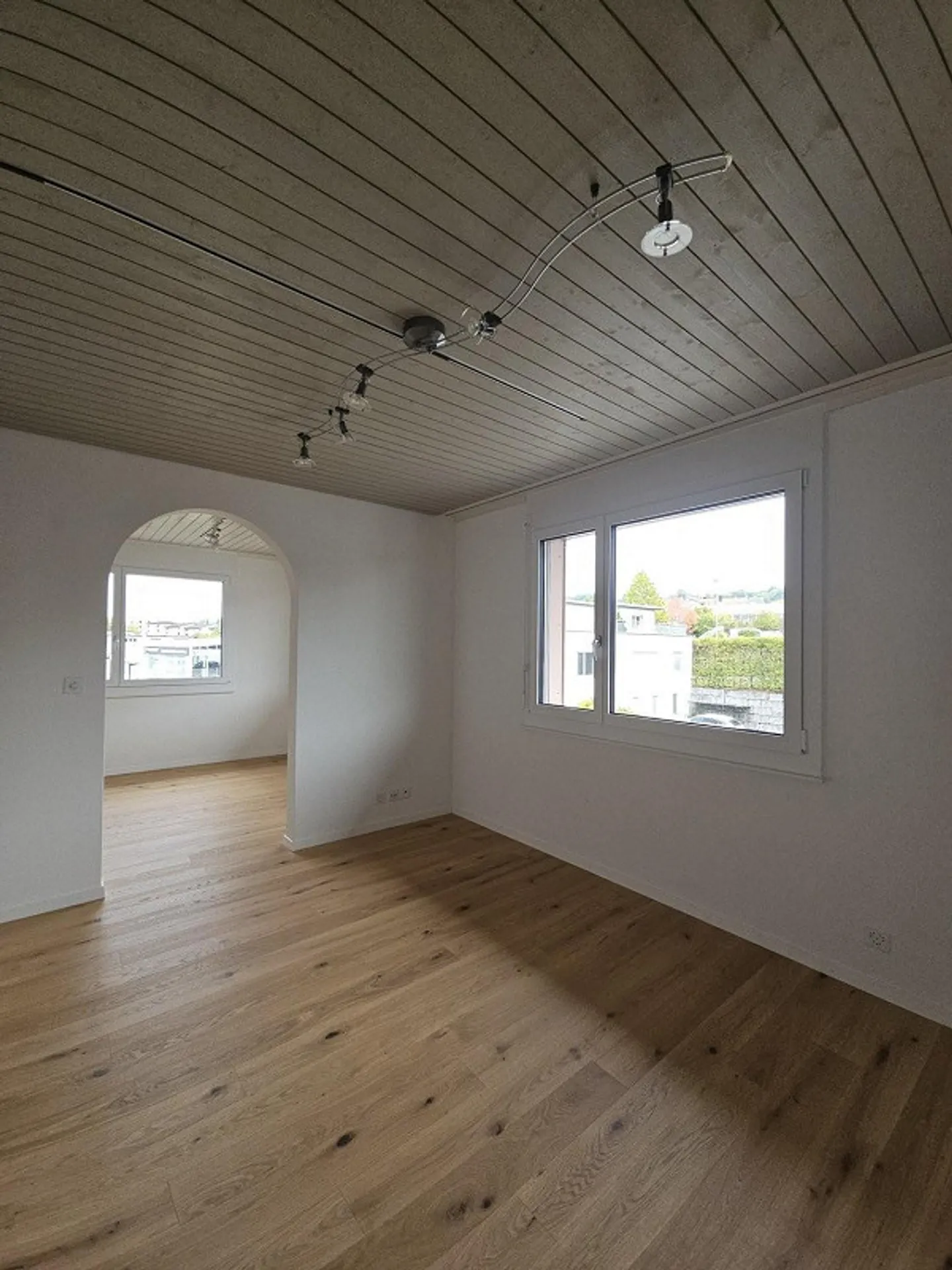 Newly renovated living happiness: Great 5.5-room apartment with mountain view - Photo 4 of 13