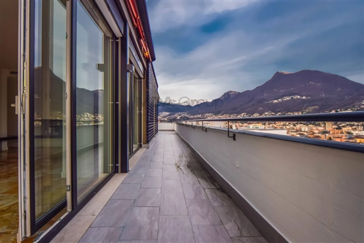 Appartamento mansardato di 6 stanze - Foto 1 di 11