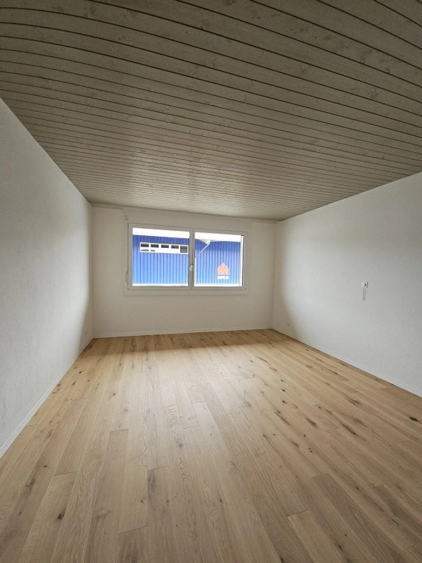 Newly renovated living happiness: Great 5.5-room apartment with mountain view - Photo 6 of 13