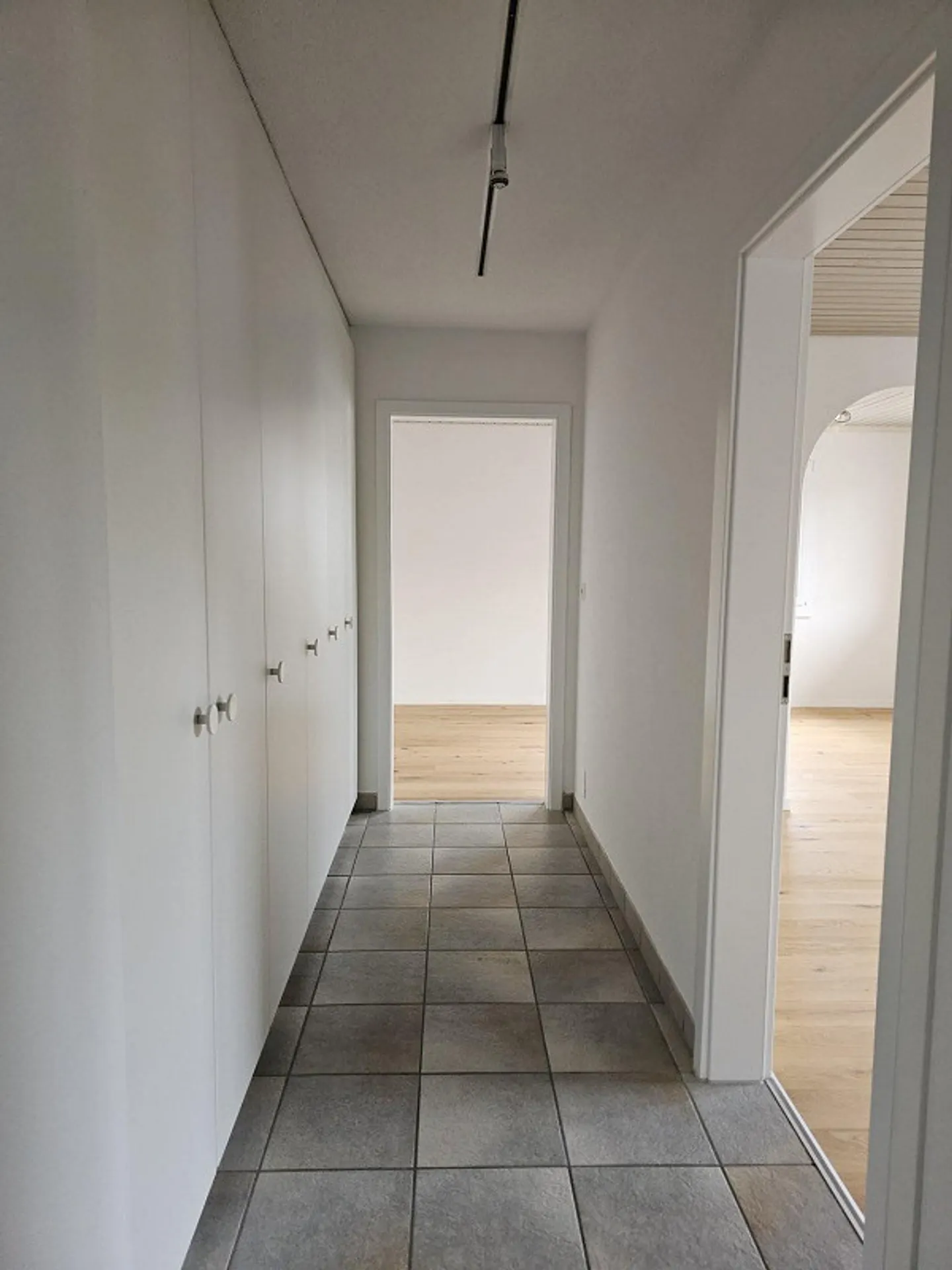 Newly renovated living happiness: Great 5.5-room apartment with mountain view - Photo 7 of 13