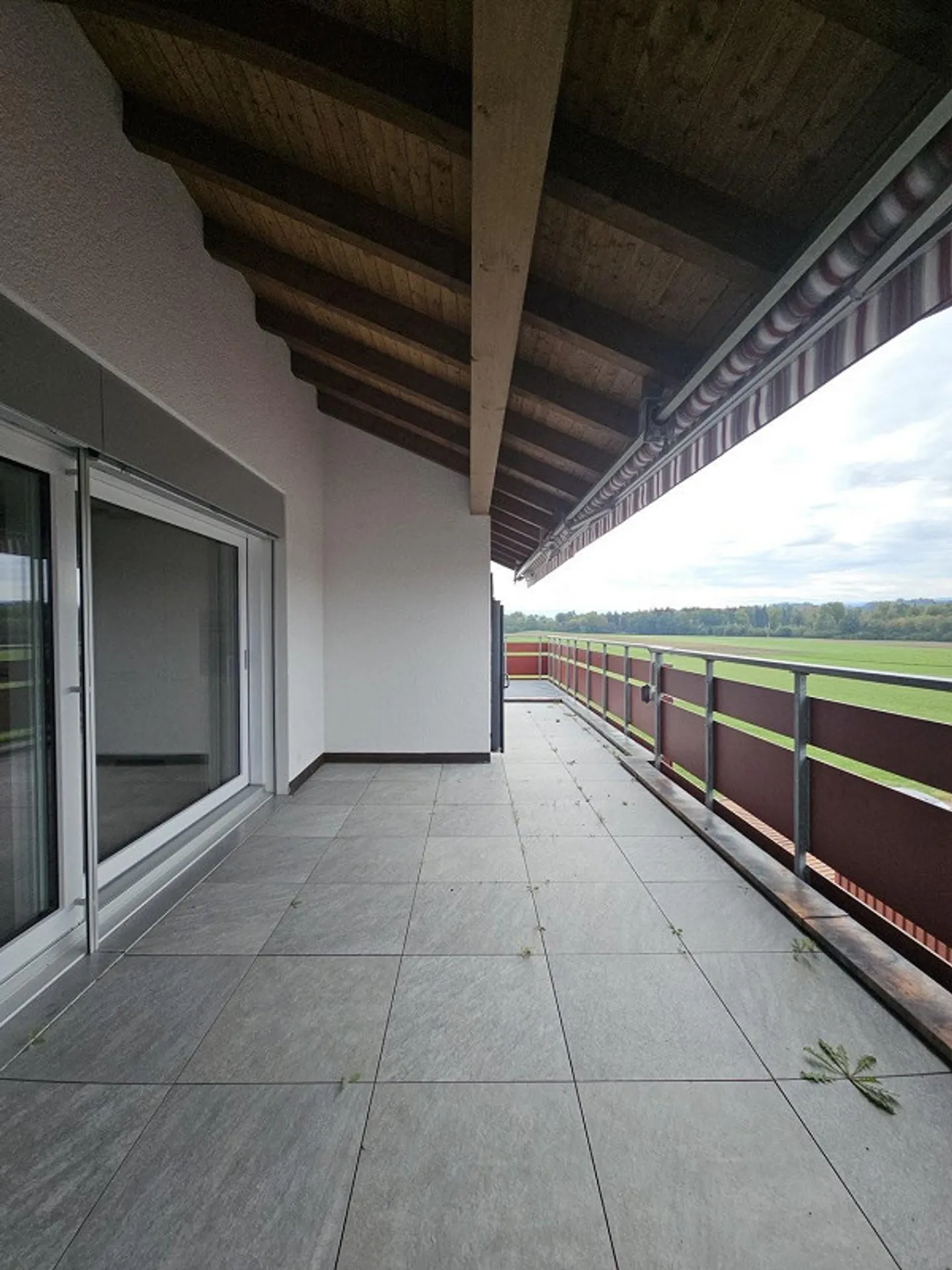 Newly renovated living happiness: Great 5.5-room apartment with mountain view - Photo 11 of 13