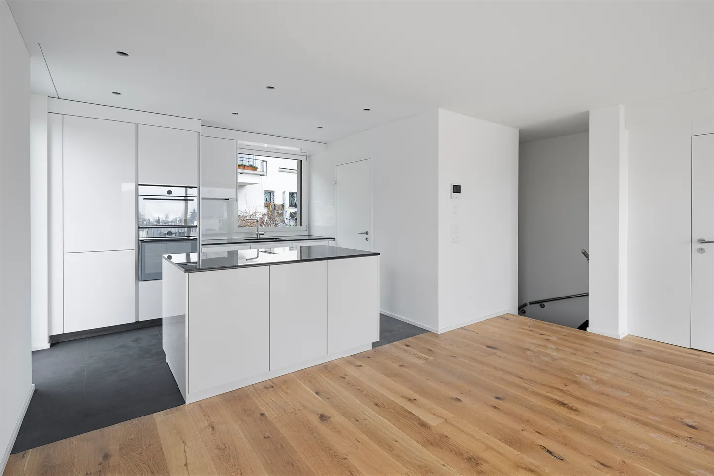 New building with breathtaking views - Photo 6 of 13