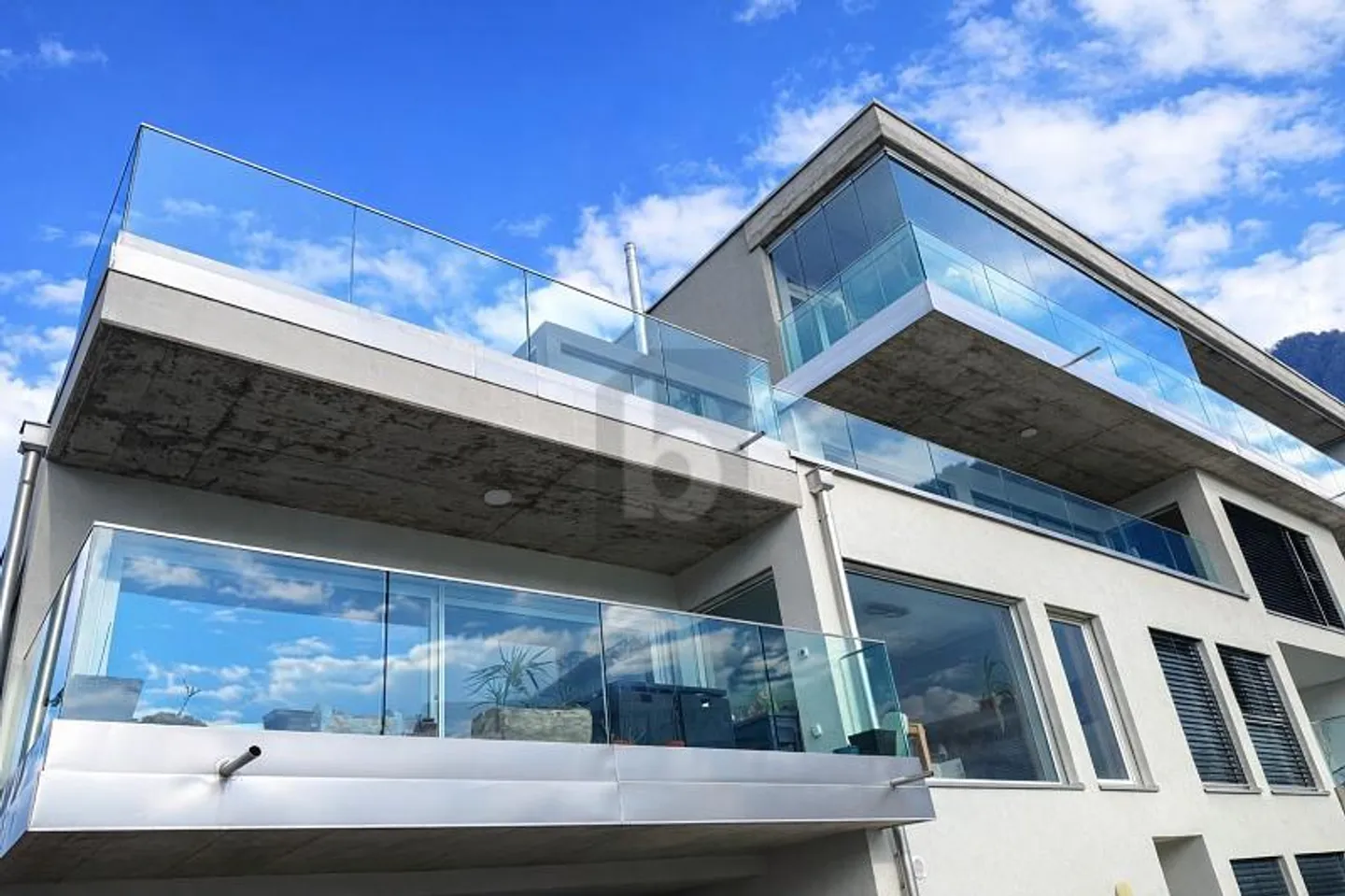 Appartement Moderne avec Terrasse - Photo 1 sur 6