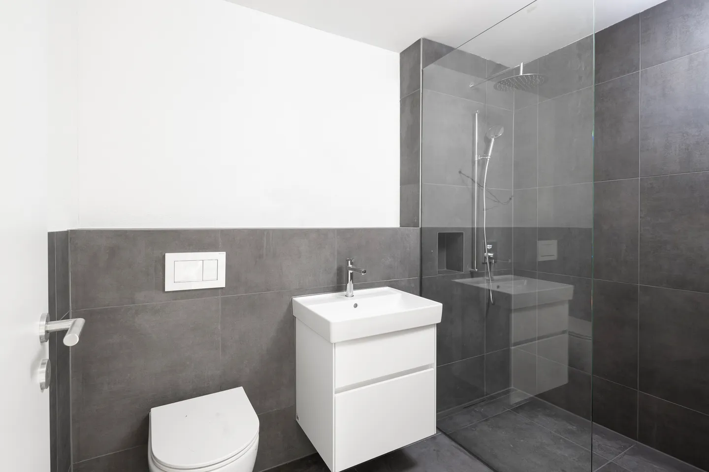 New building with breathtaking views - Photo 12 of 13