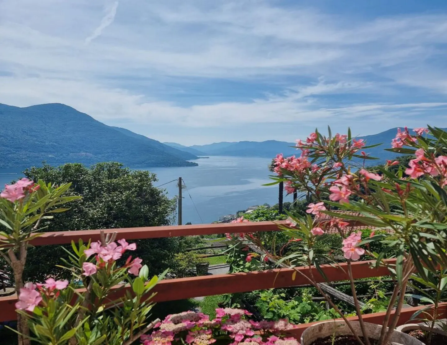Maison multifamiliale avec jardin et belle vue sur le lac. Possible comme résidence secondaire - Photo 3 sur 9