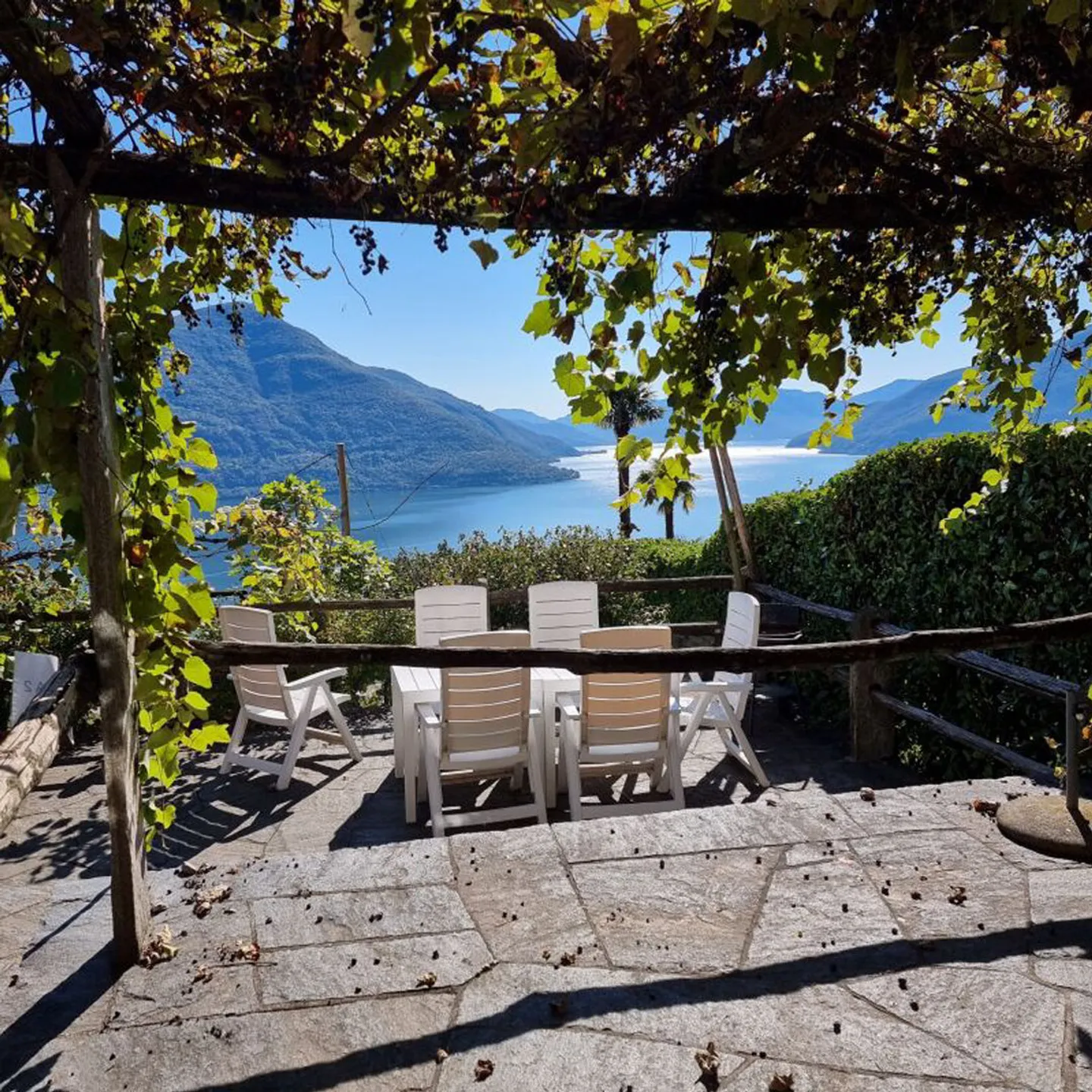 Maison multifamiliale avec jardin et belle vue sur le lac. Possible comme résidence secondaire - Photo 8 sur 9