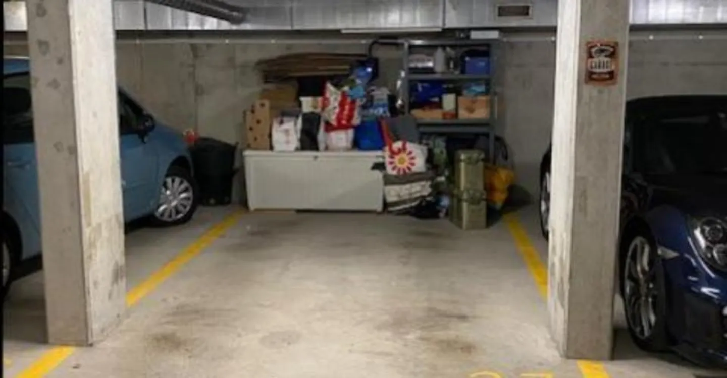 POSTO AUTO INTERNO - QUARTIERE TERRASSES DES FOULIS - Foto 1 di 3
