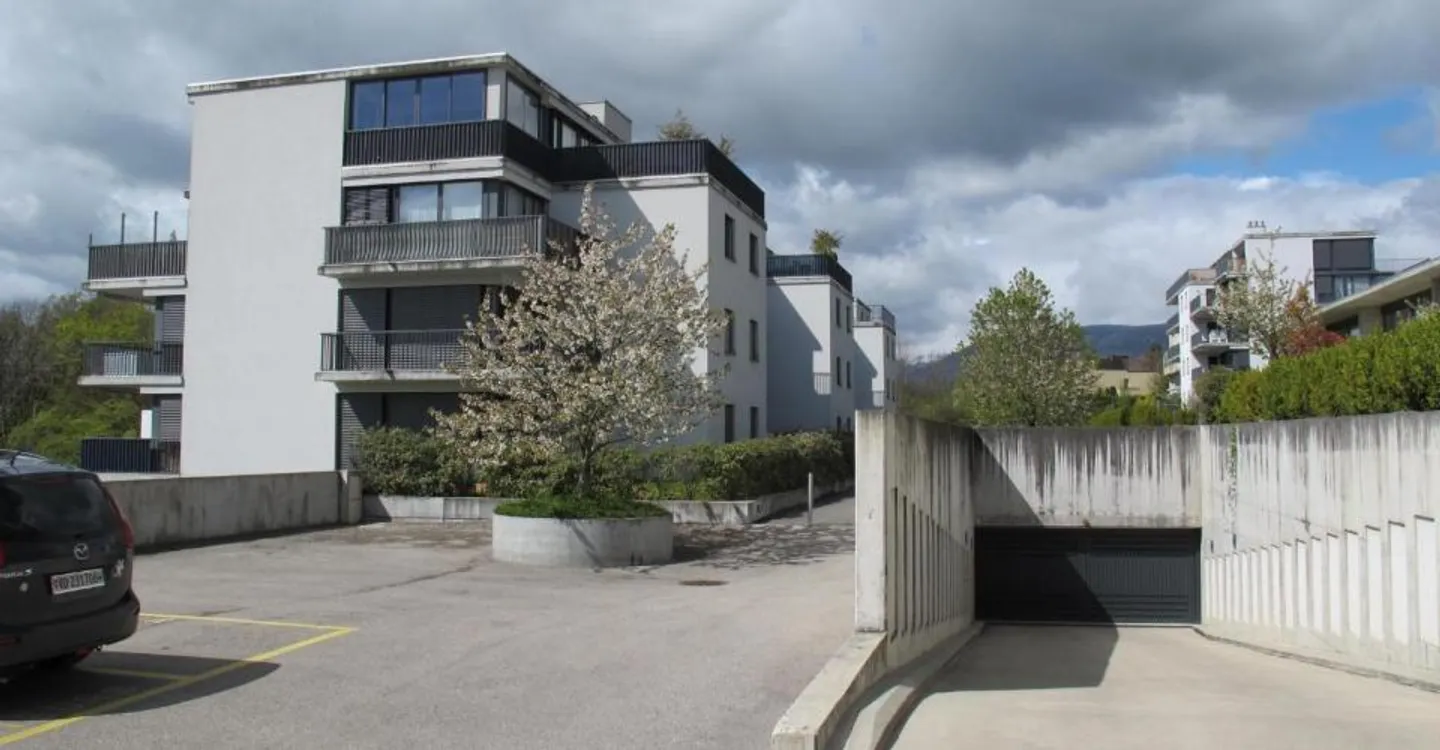 POSTO AUTO INTERNO - QUARTIERE TERRASSES DES FOULIS - Foto 3 di 3