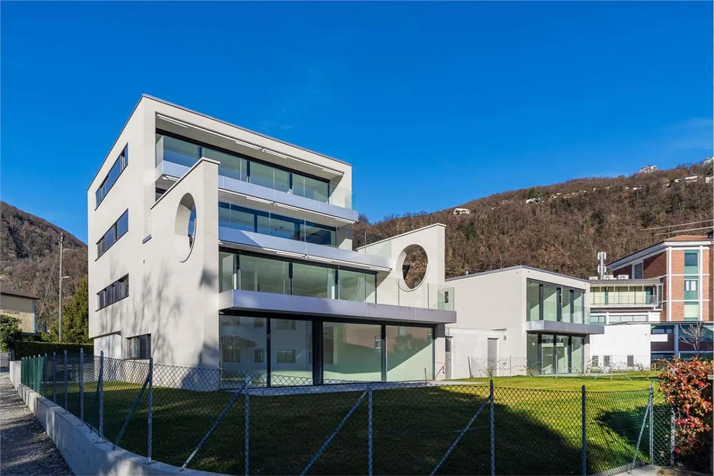Maroggia wunderschöne 3.5 Zimmer mit privatem Garten nur wenige Schritte vom See entfernt - Foto 1 von 13