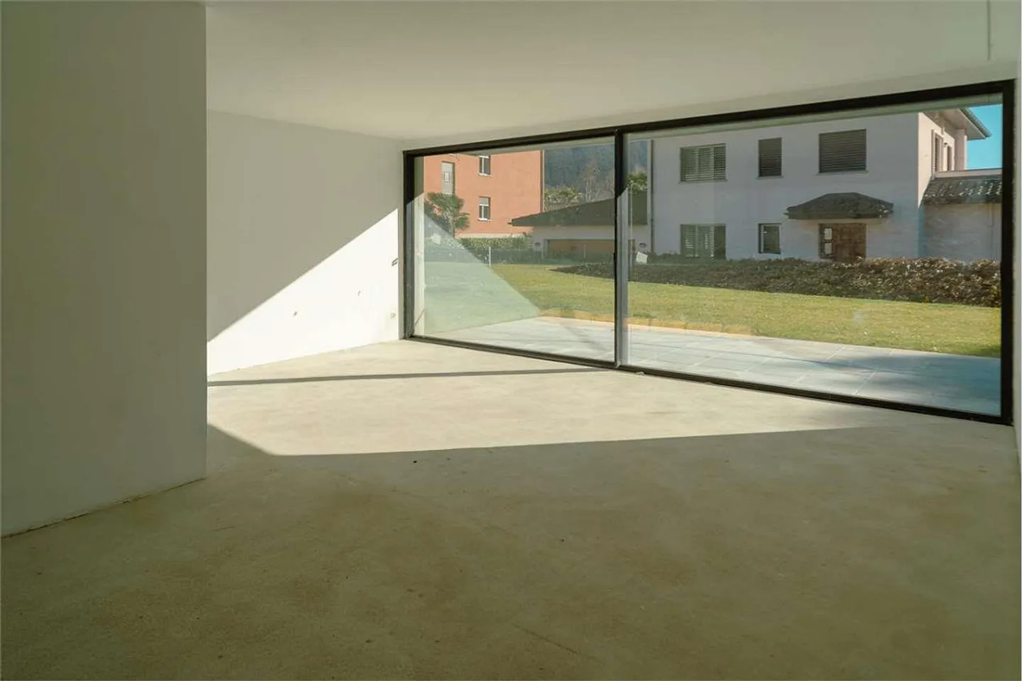 Maroggia wunderschöne 3.5 Zimmer mit privatem Garten nur wenige Schritte vom See entfernt - Foto 11 von 13
