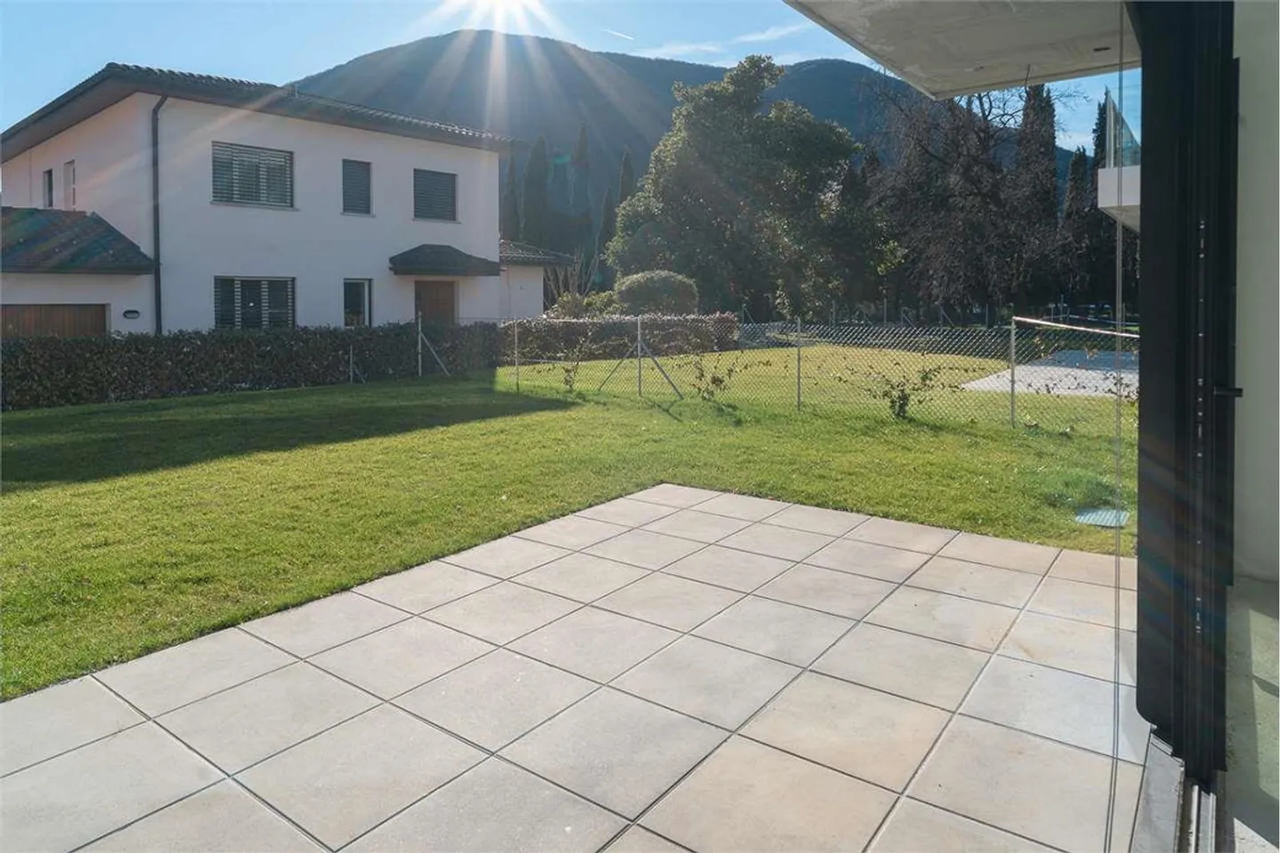 Maroggia wunderschöne 3.5 Zimmer mit privatem Garten nur wenige Schritte vom See entfernt - Foto 12 von 13