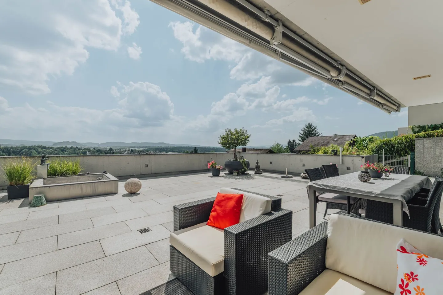 Large terrace single-family house in the Lenzburg region - Photo 1 of 13